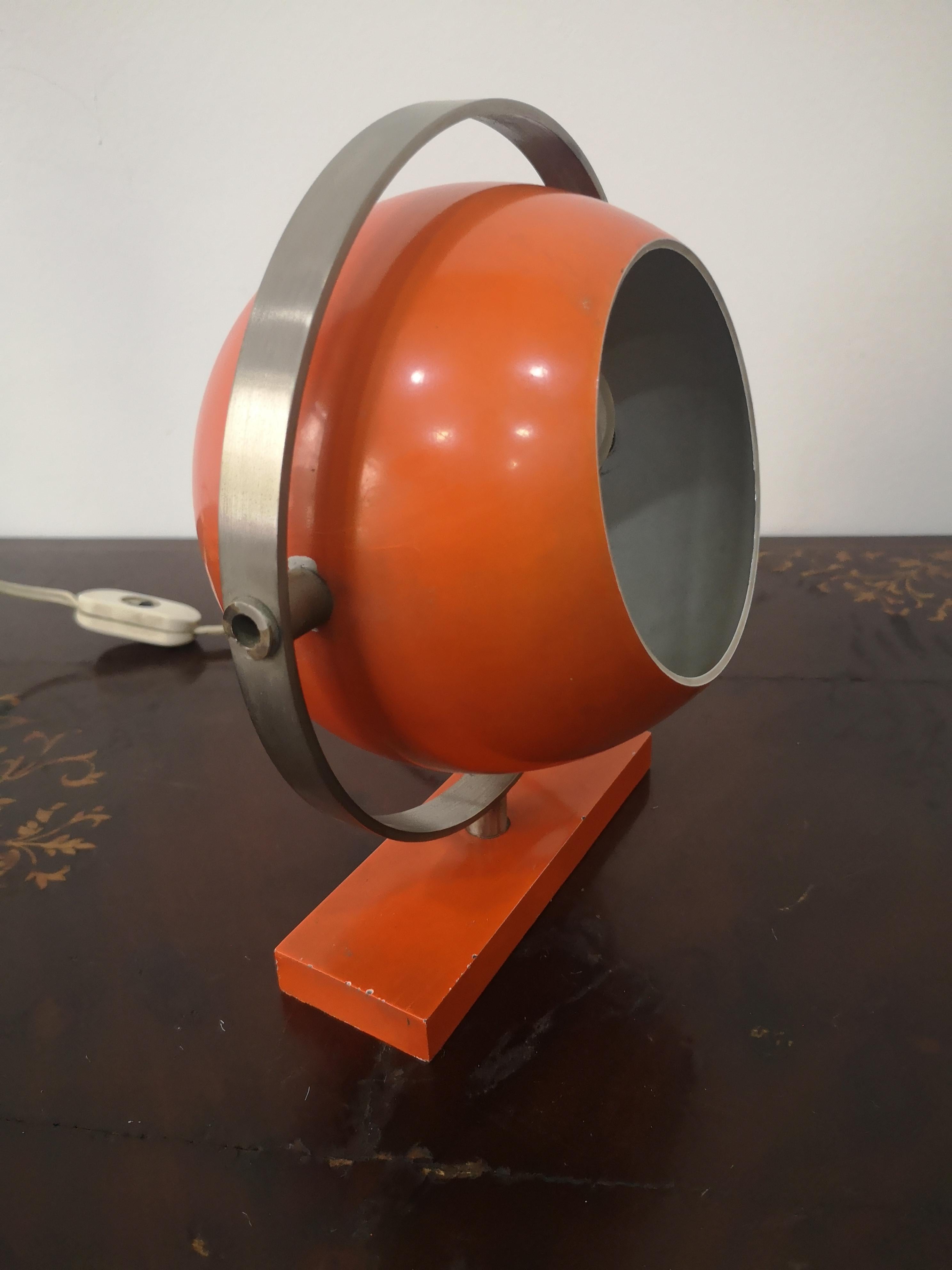 Stilux Milano Italian orange Saba globe table lamp from the 60s In Good Condition For Sale In Catania, IT