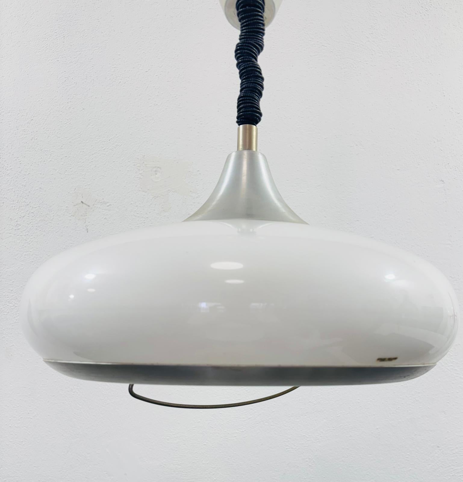 Stilux Milano Lampada a sospensione Space Age 1970’s In condizioni buone in vendita a Taranto, IT