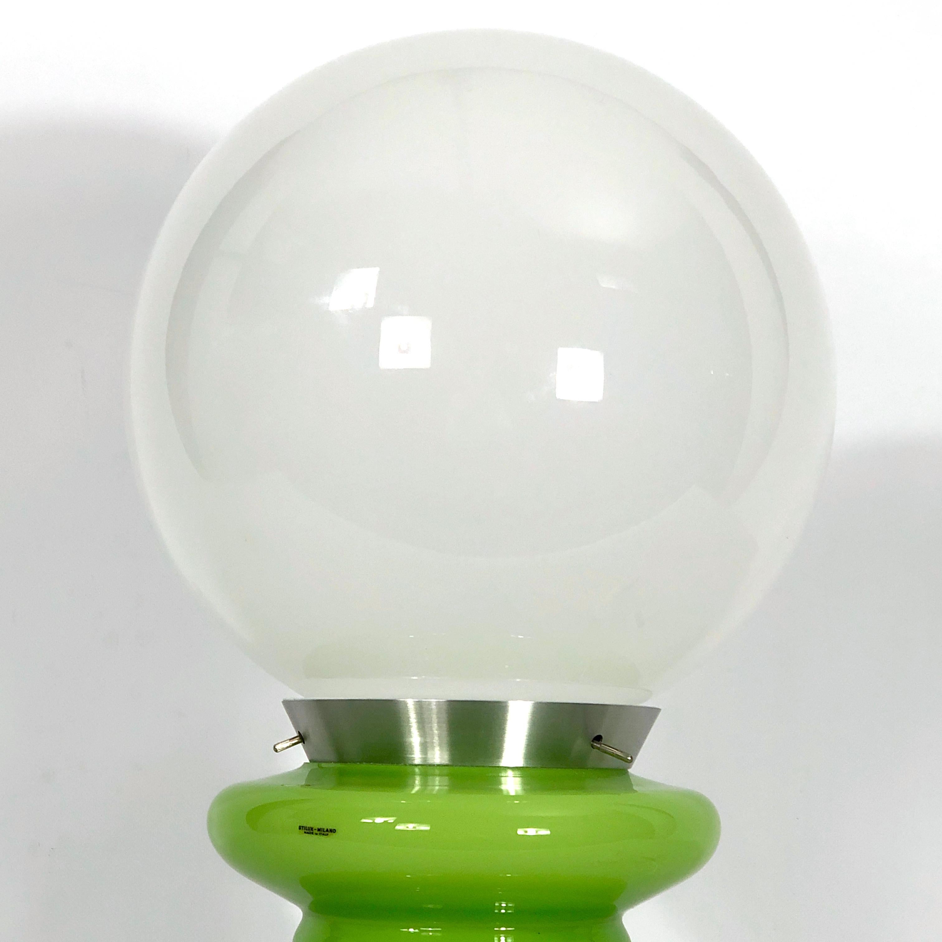 italien Stilux Milano, grande lampe de table en verre de Murano vert des années 60 en vente