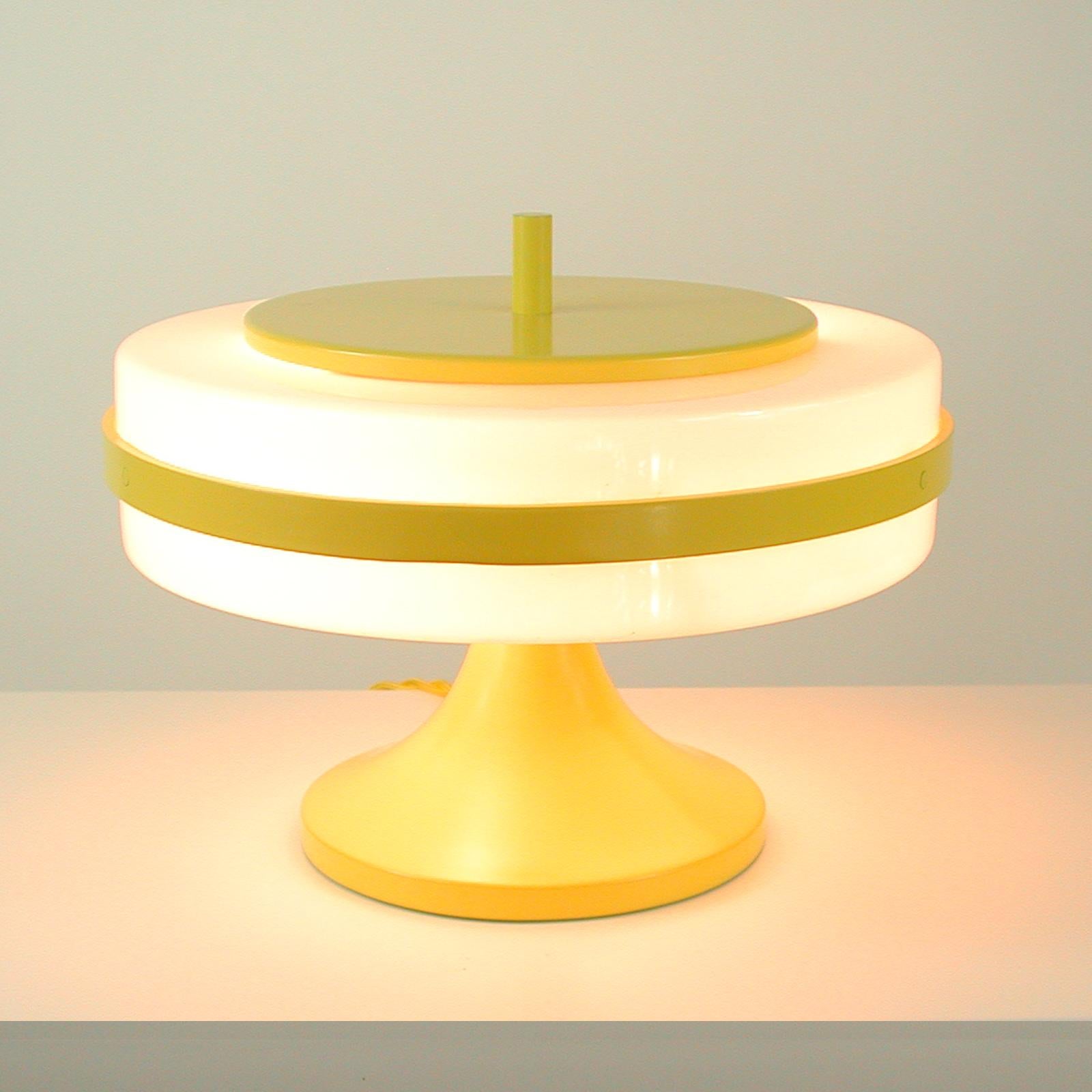 Stilux Milano Pop Art Yellow and White Table Lamp In Good Condition For Sale In NUEMBRECHT, NRW