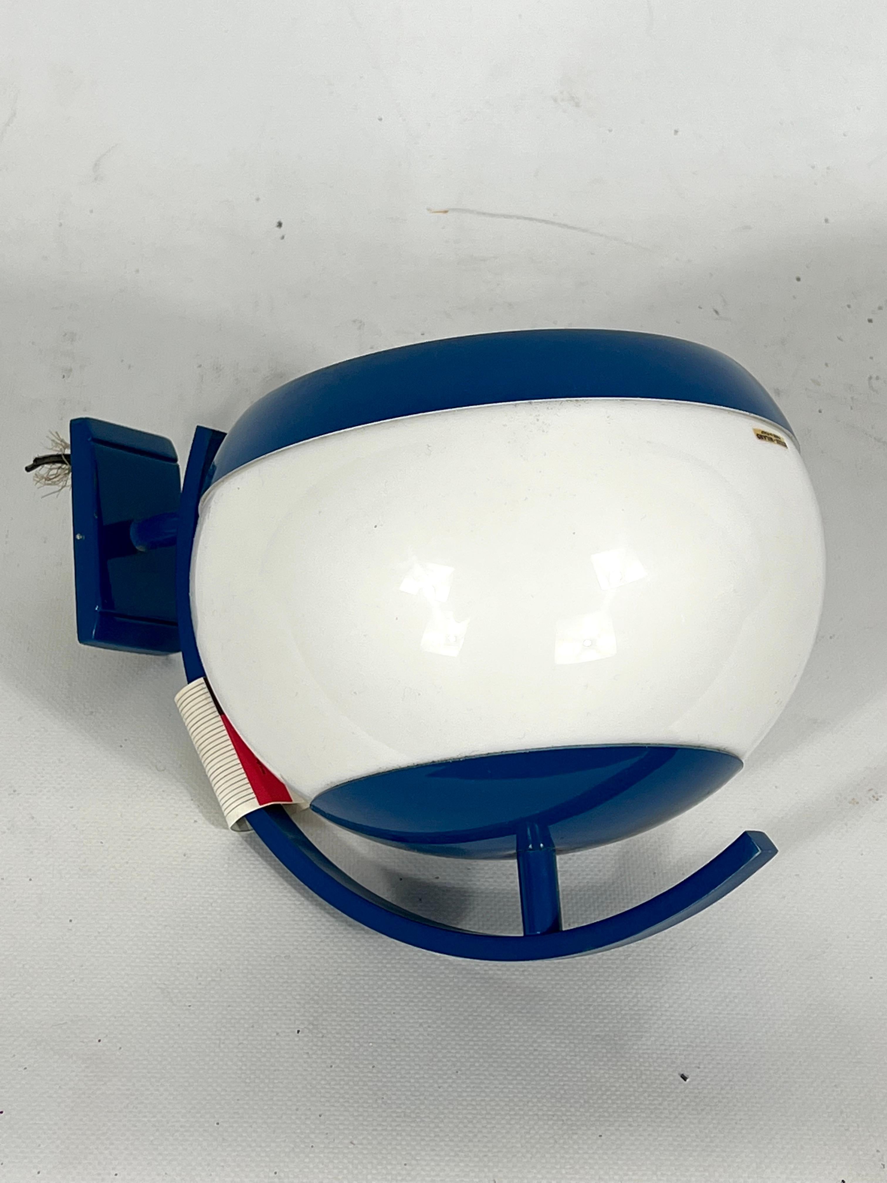 Italian Stilux Milano, Single Blu Lacquer and Perspex Wall Lamp Model Sila, Italy, 1960s For Sale
