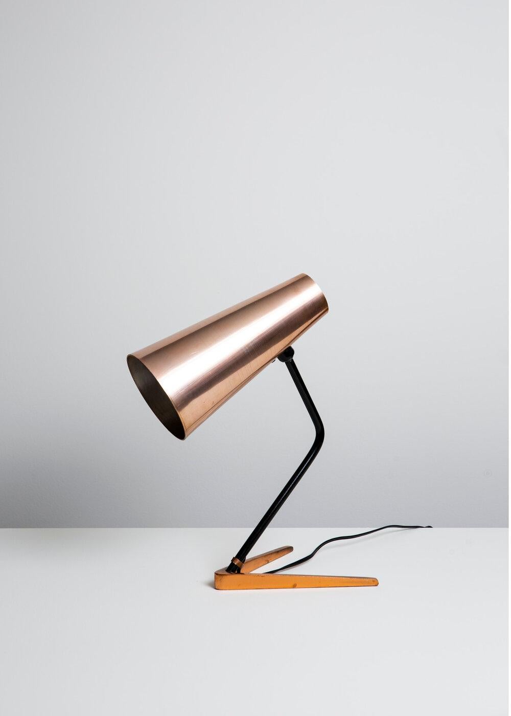 Stilux Milano table lamp manufactured in the 1950s. Copper anodised aluminium cone shade, enamelled steel pivot and stem, copper plated V shaped steel foot. 60 watts E-26 Edison medium base incandescent bulb recommended or higher if LED/CFL.
Rewired