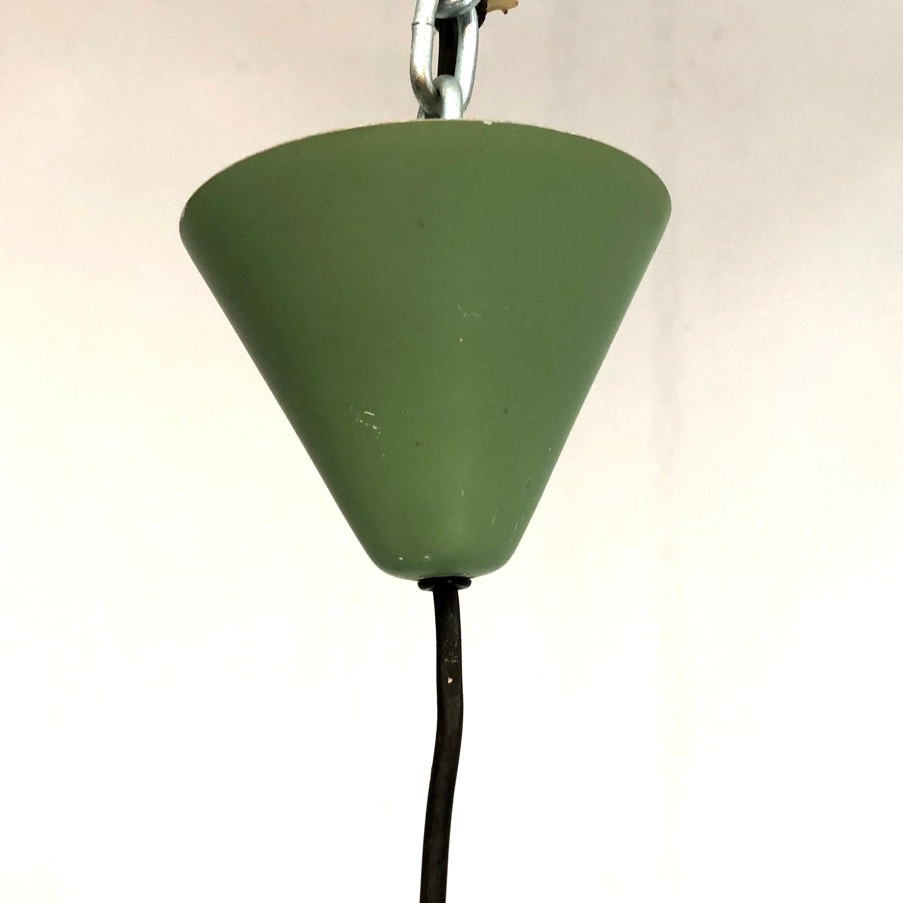 20ième siècle Stilux Milano, Lampe à suspension verte vintage des années 60 en vente