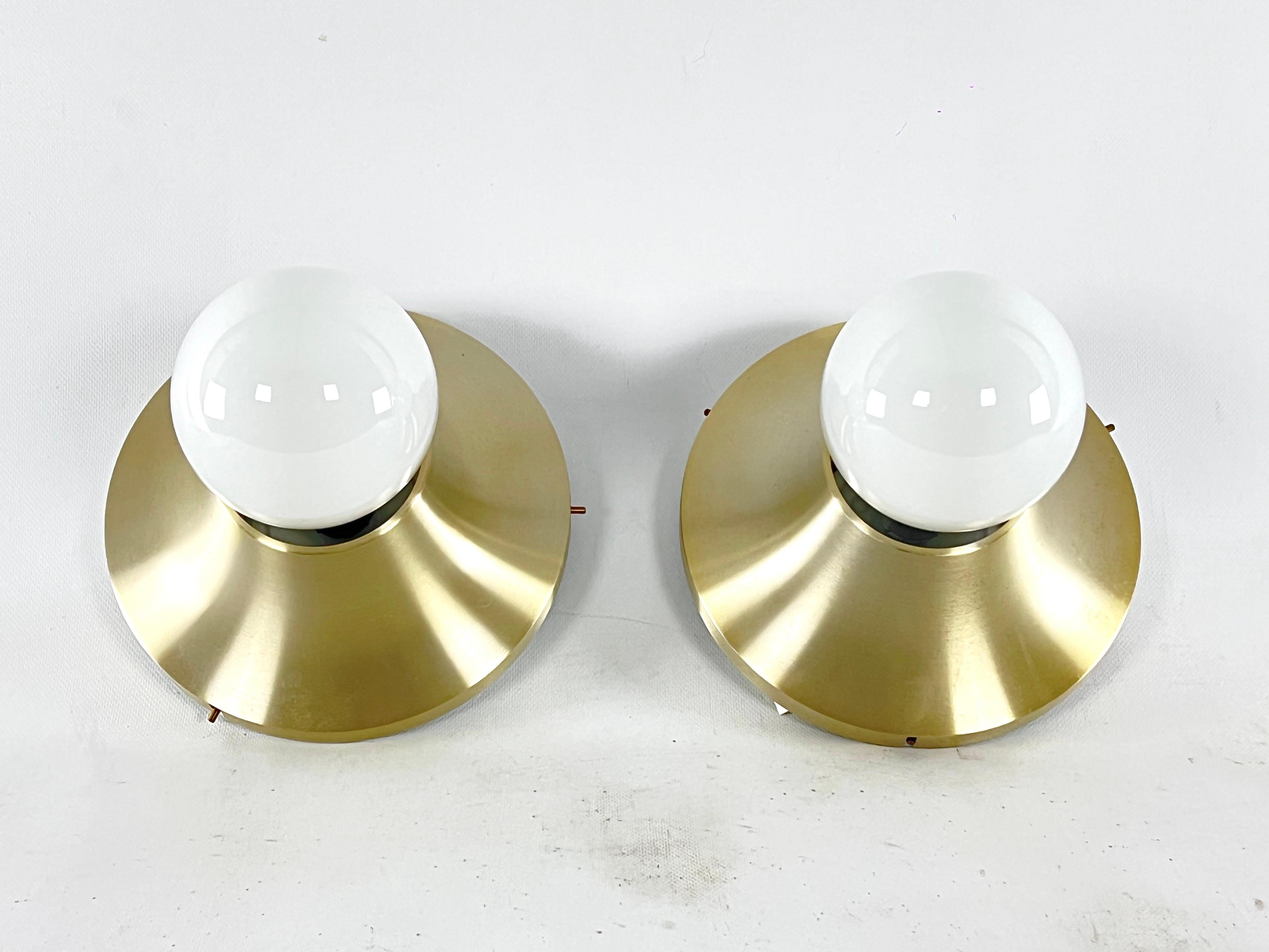 Mid-Century Modern Stilux Milano, Vintage Round Gilded Aluminum Wall Lamps from 1960s. Set of 2 For Sale