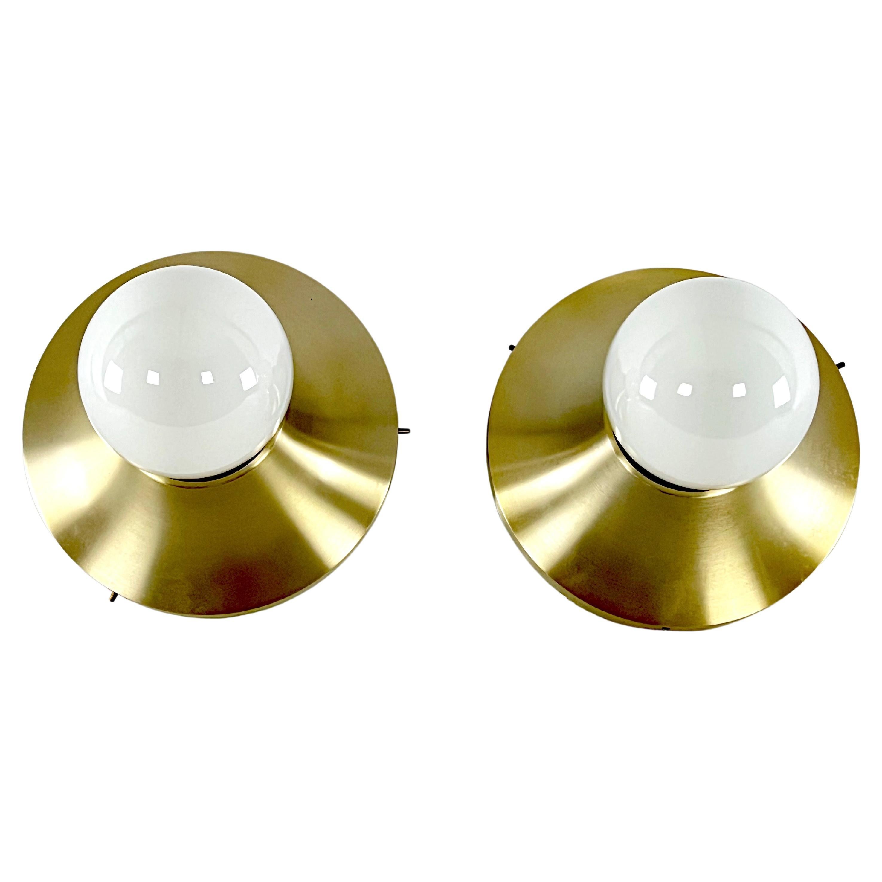 Stilux Milano, Vintage Round Gilded Aluminum Wall Lamps from 1960s. Set of 2 For Sale