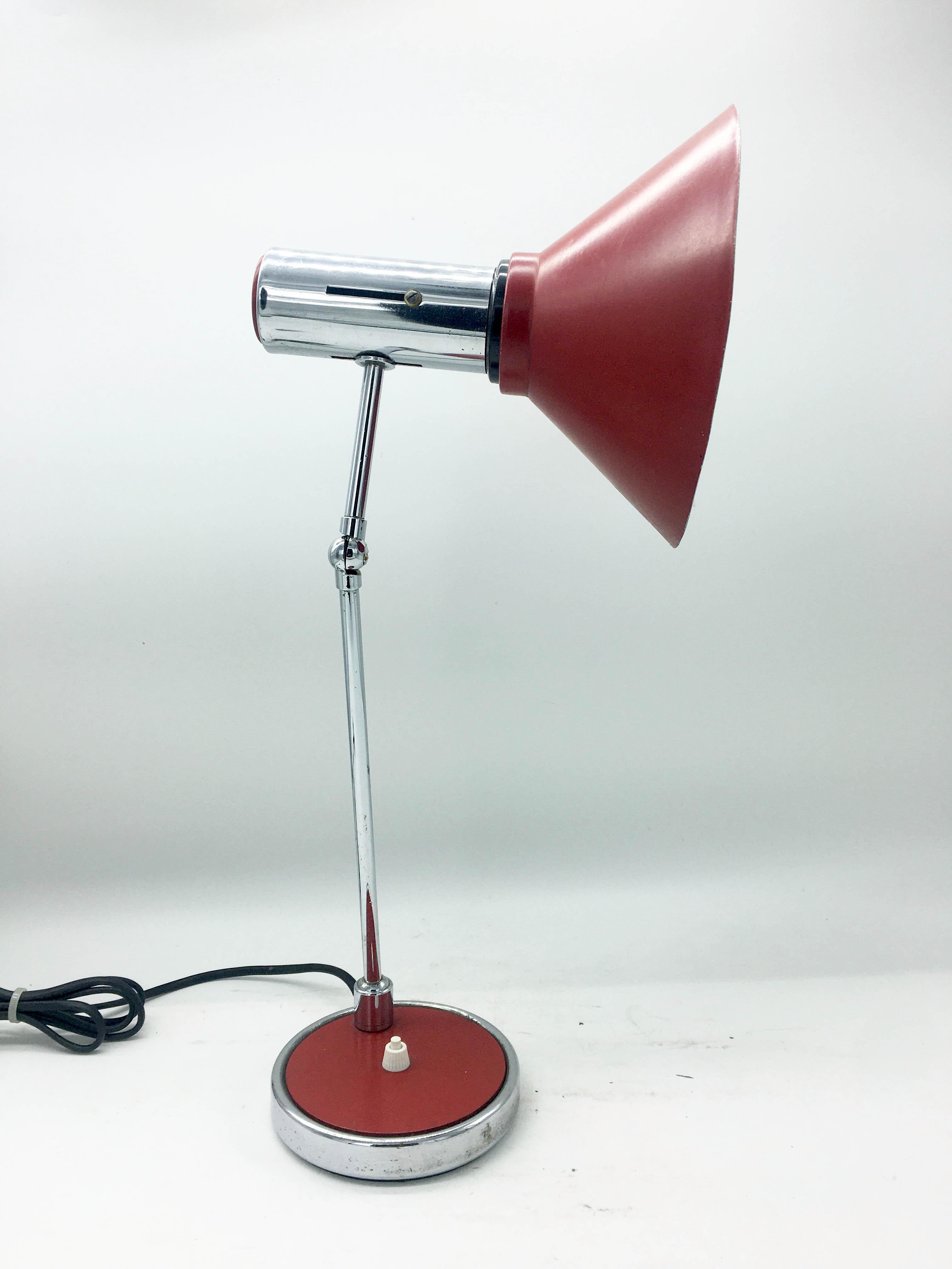 Delicious table lamp in red painted metal and chromed metal with adjustable arm, Stilux, made in Italy.