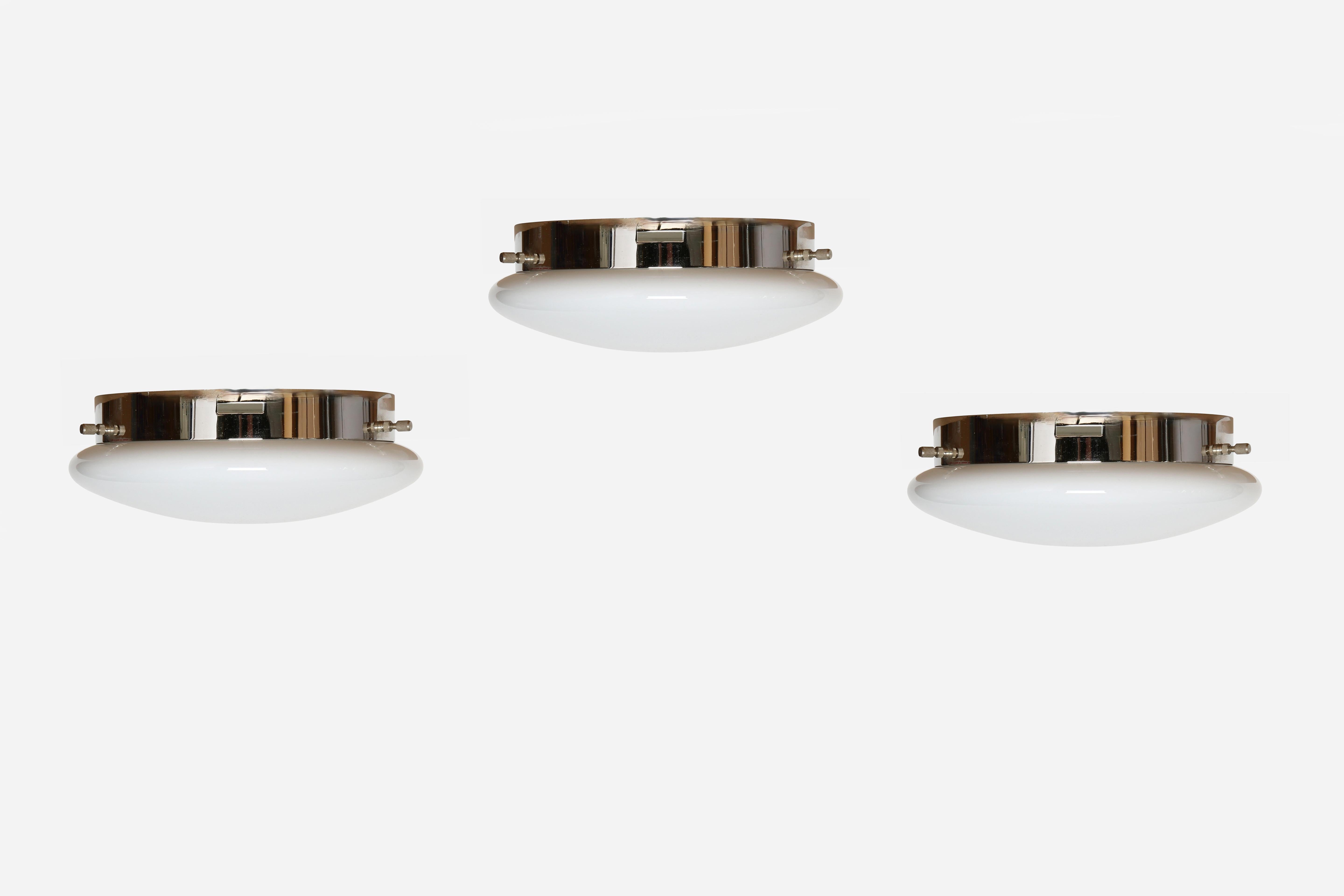 Stilux style ceiling or wall lights
Designed and made in Italy in 1960s
Opaline glass, chrome plated metal
Take one medium bulb each
Complimentary US rewiring upon request.
Price is for 1 light
5 lights are available.
FREE US rewiring upon