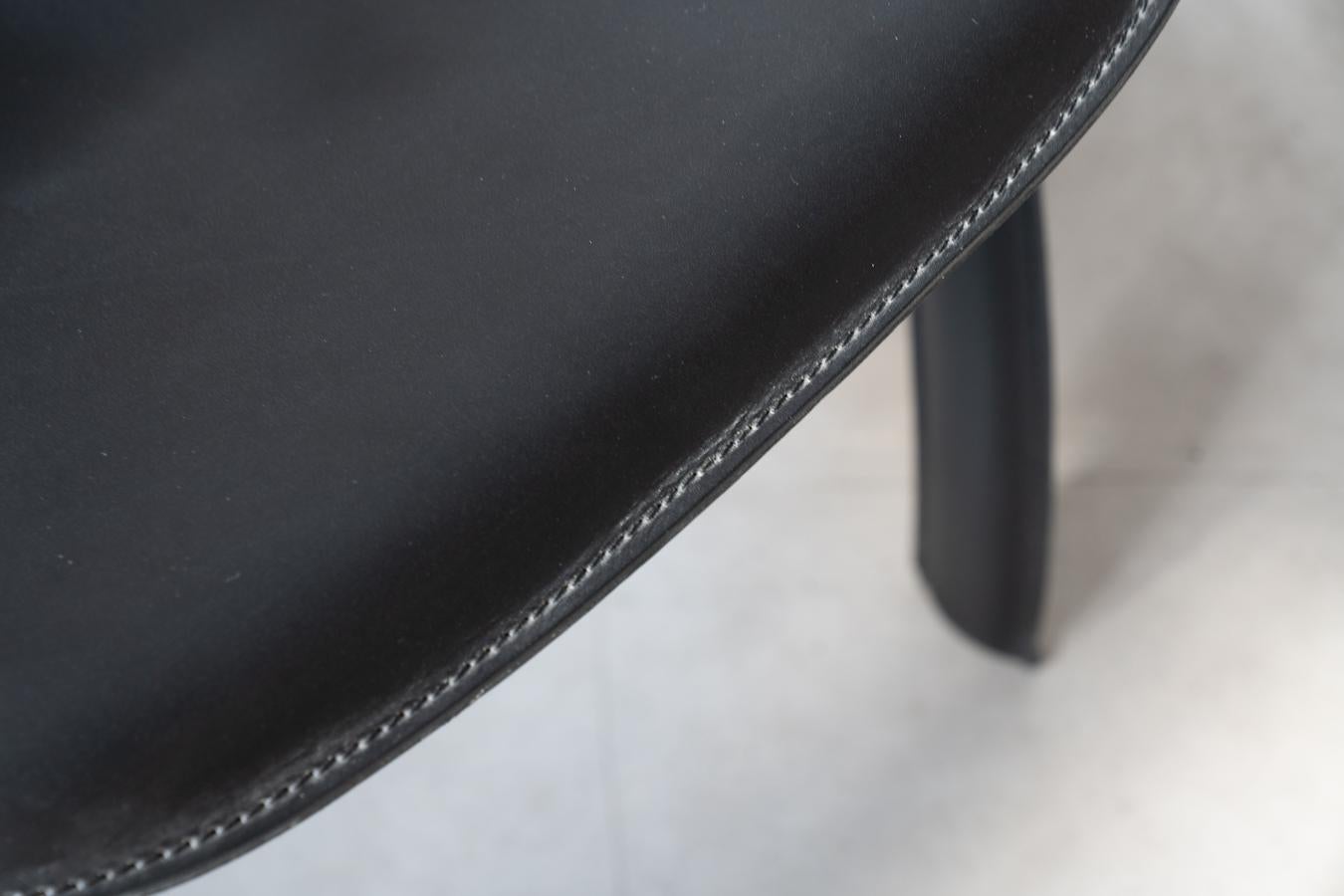 Stine Line 1990s Ledersessel - elegantes schwarzes italienisches Design mit modernem Flair im Angebot 1