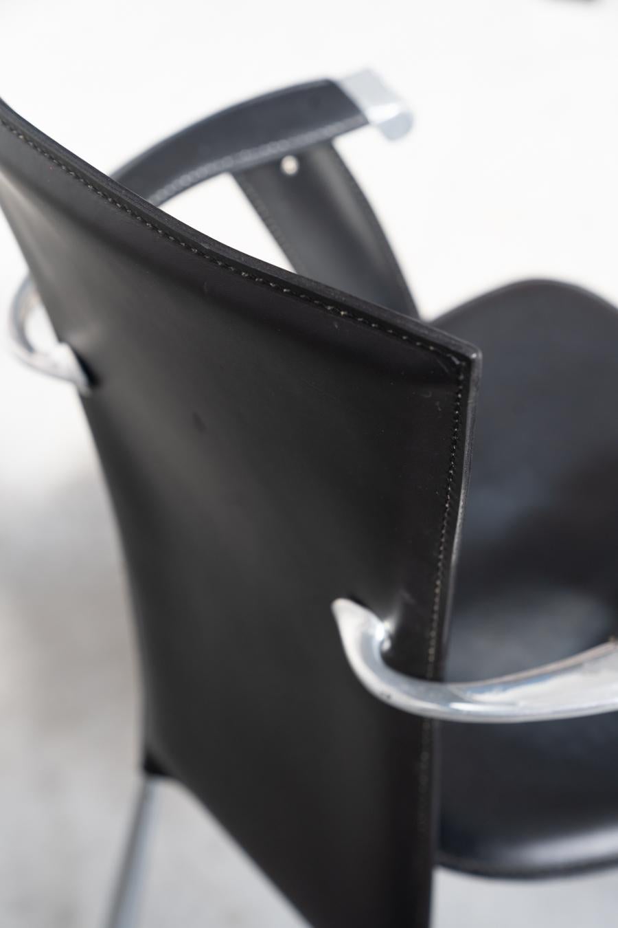 Stine Line 1990s Ledersessel - elegantes schwarzes italienisches Design mit modernem Flair im Angebot 3