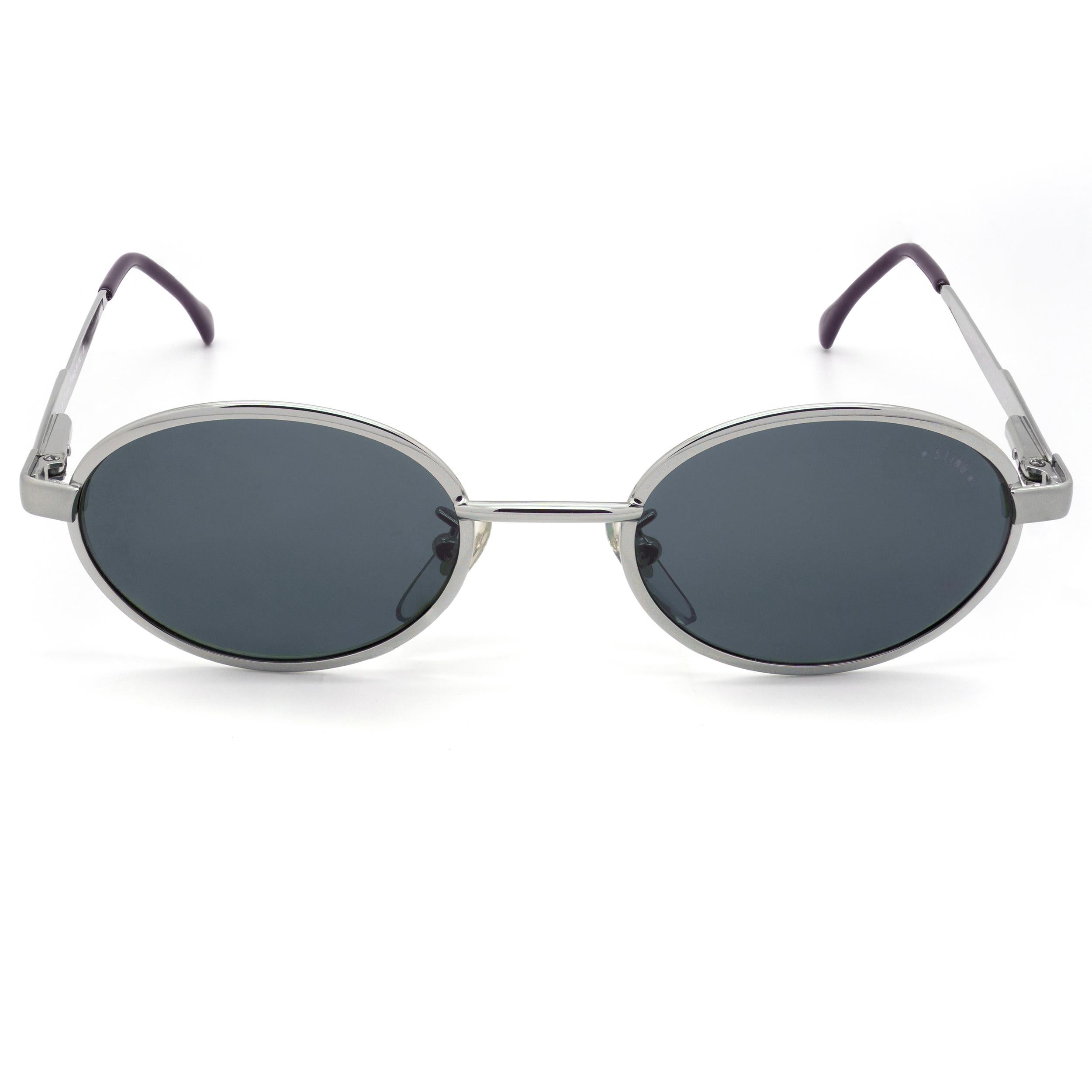 FABBRICA: Sting
MODELLO: 4298 - 589
MADE IN: Italia
ERA: anni '90
CONDIZIONE: Nuovo stock [mai indossato]

DIMENSIONI:
Larghezza della lente: 49 mm  /  1 15/16 in
Altezza della lente: 36 mm  /  1 7/16 in
Ponte: 21 mm  /  13/16 in
Larghezza da tempio