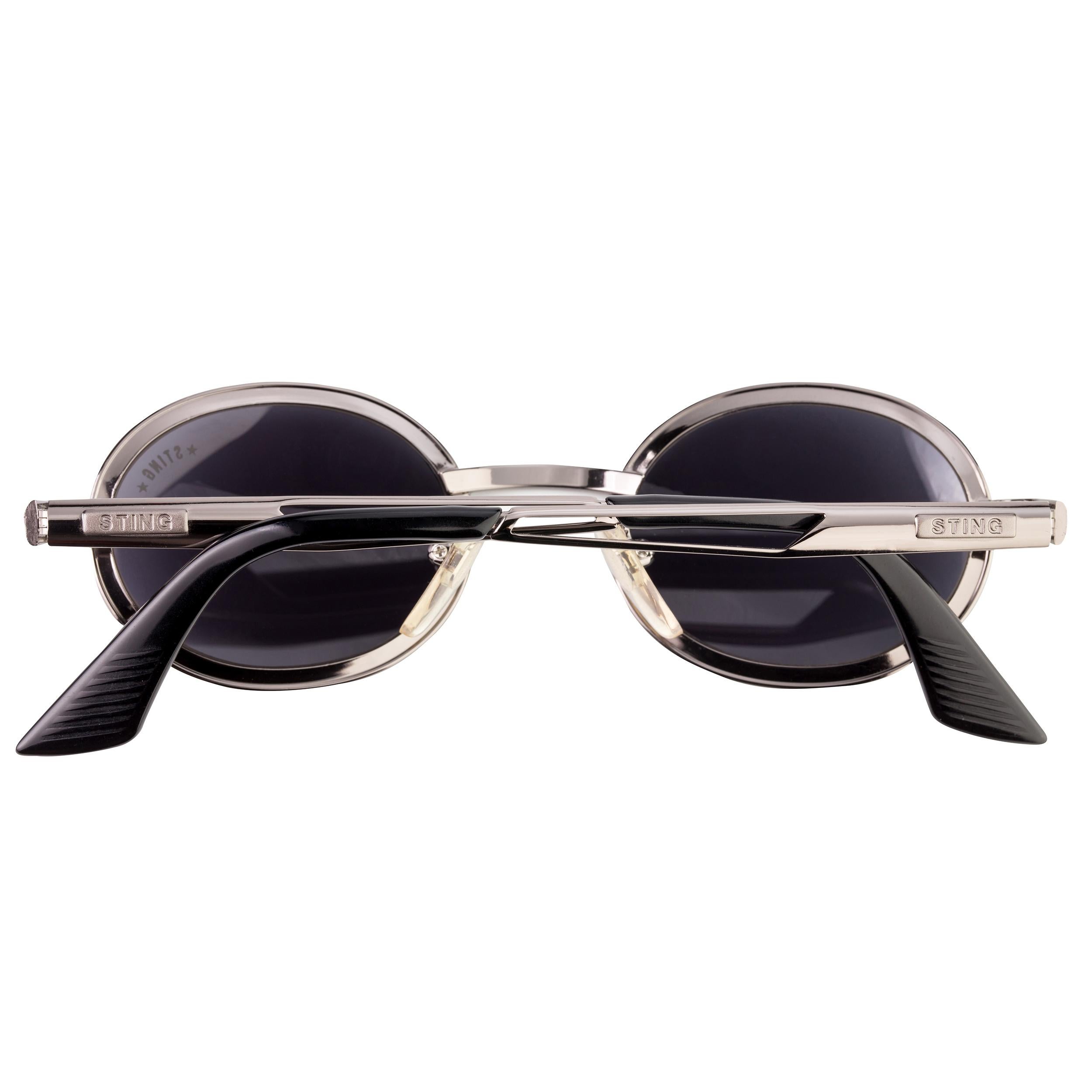 Noir Petites lunettes de soleil rondes à charnières à ressort Sting, Italie  en vente