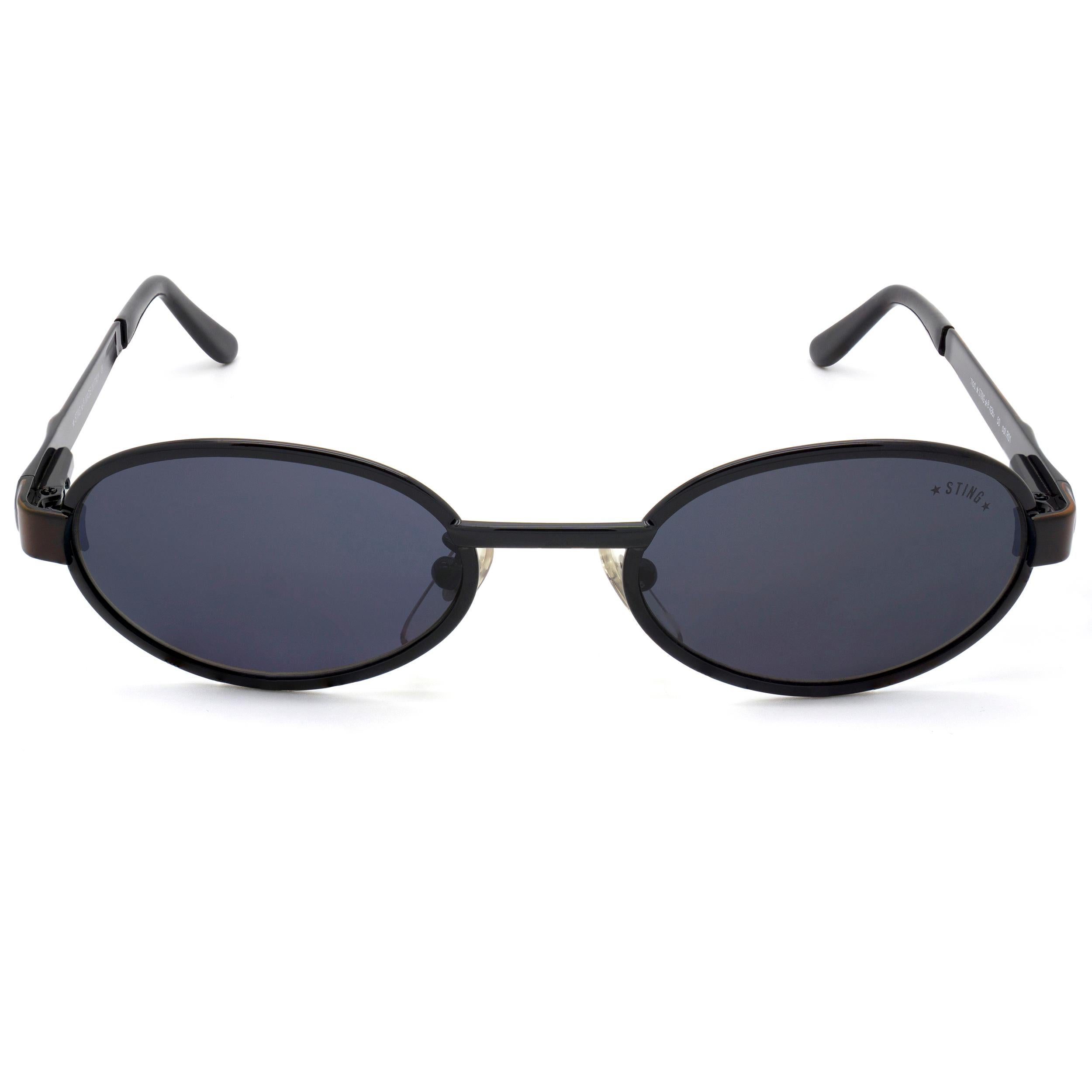 Sting è un cantante e un artista di fama mondiale. Negli anni '80 il suo design, insieme al marchio Police, anch'esso suo, catturò l'immaginazione dei giovani stilosi.

FABBRICA: Sting
MODELLO: 4367 - R01
MADE IN: Italia
ERA: anni '90
CONDIZIONE: