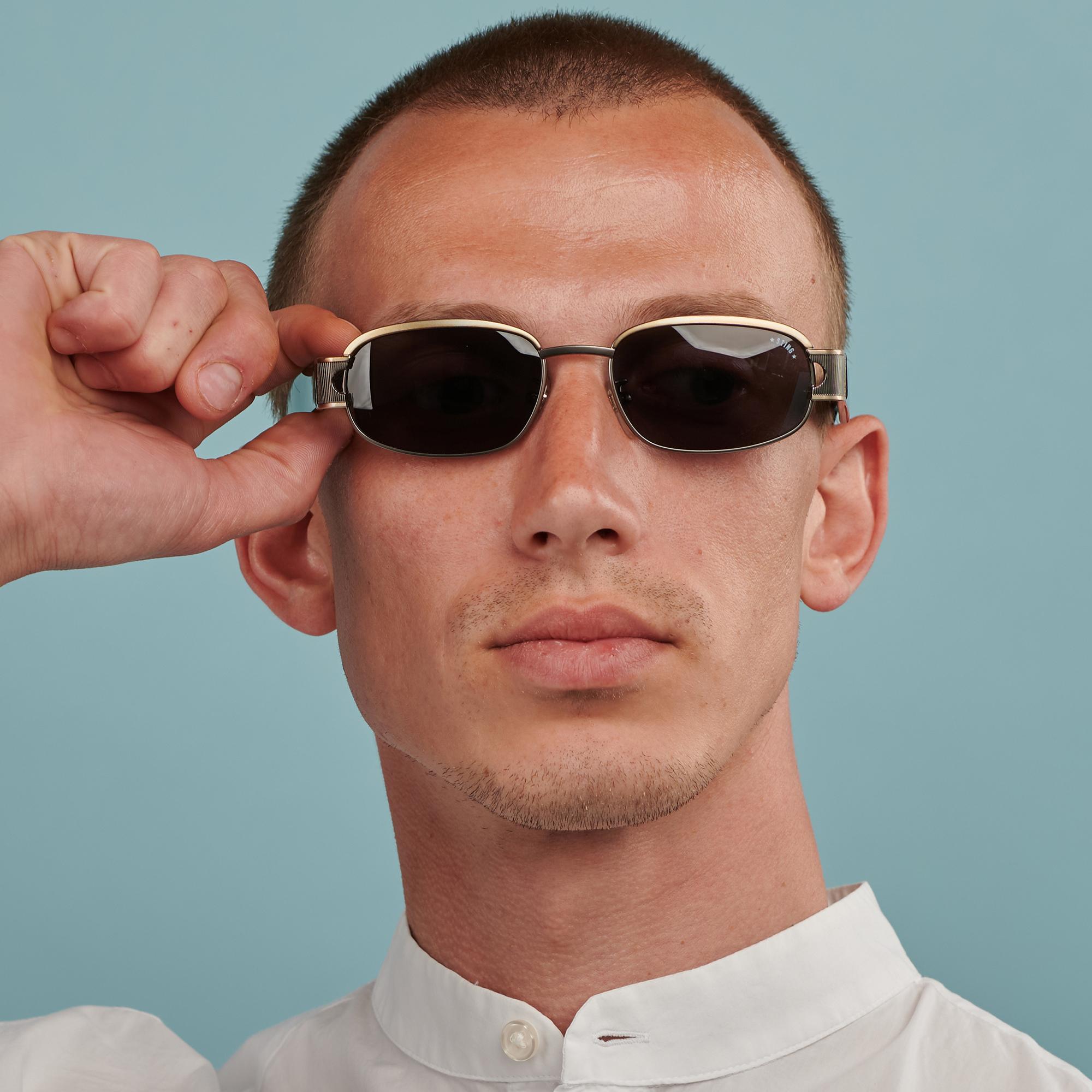 Marron Lunettes de soleil vintage Sting pour homme en vente