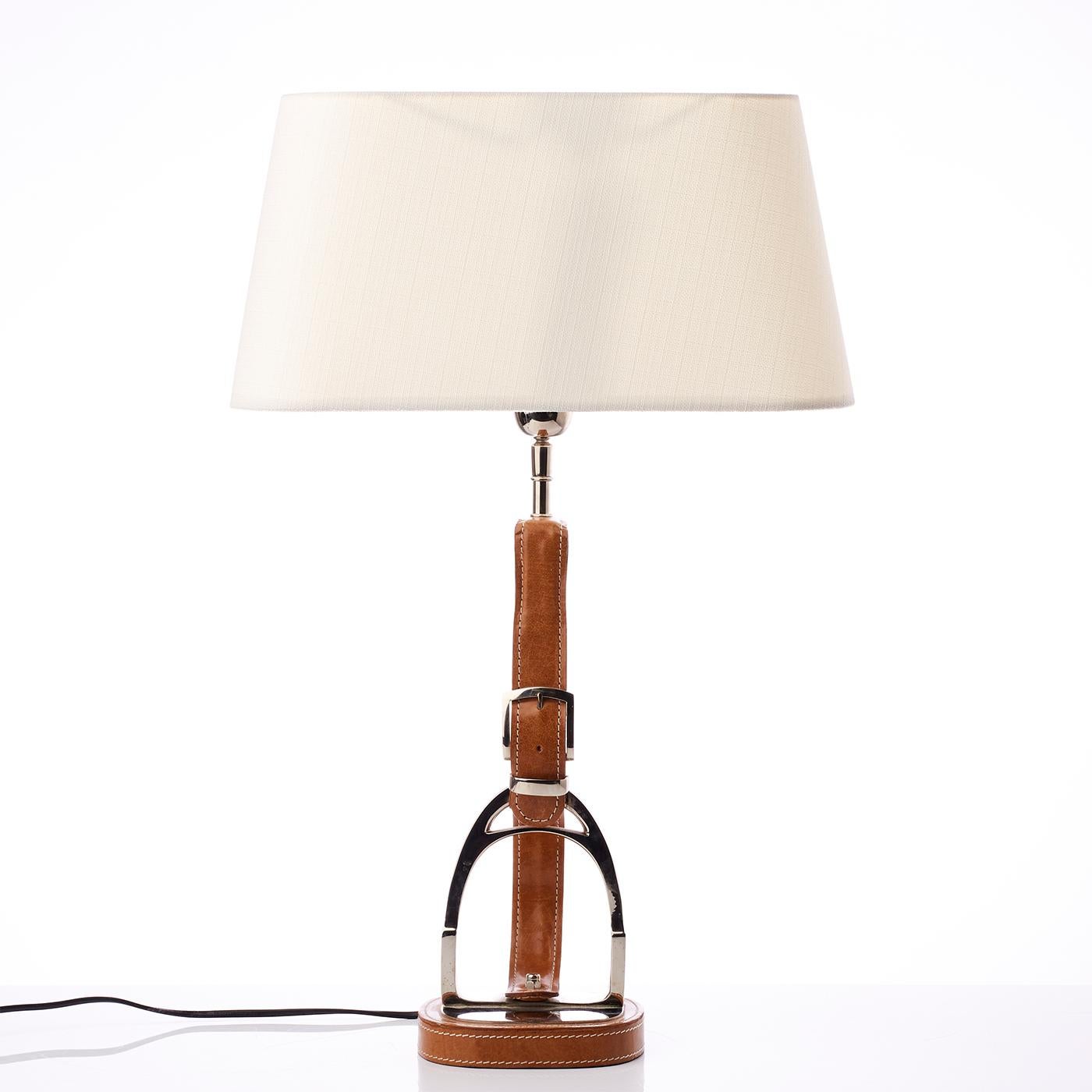 Table lamp in brown leather
with polished nickel finish stirrup.
1 bulb, lamp holder type E27, max 
40 watt, bulb not included.

