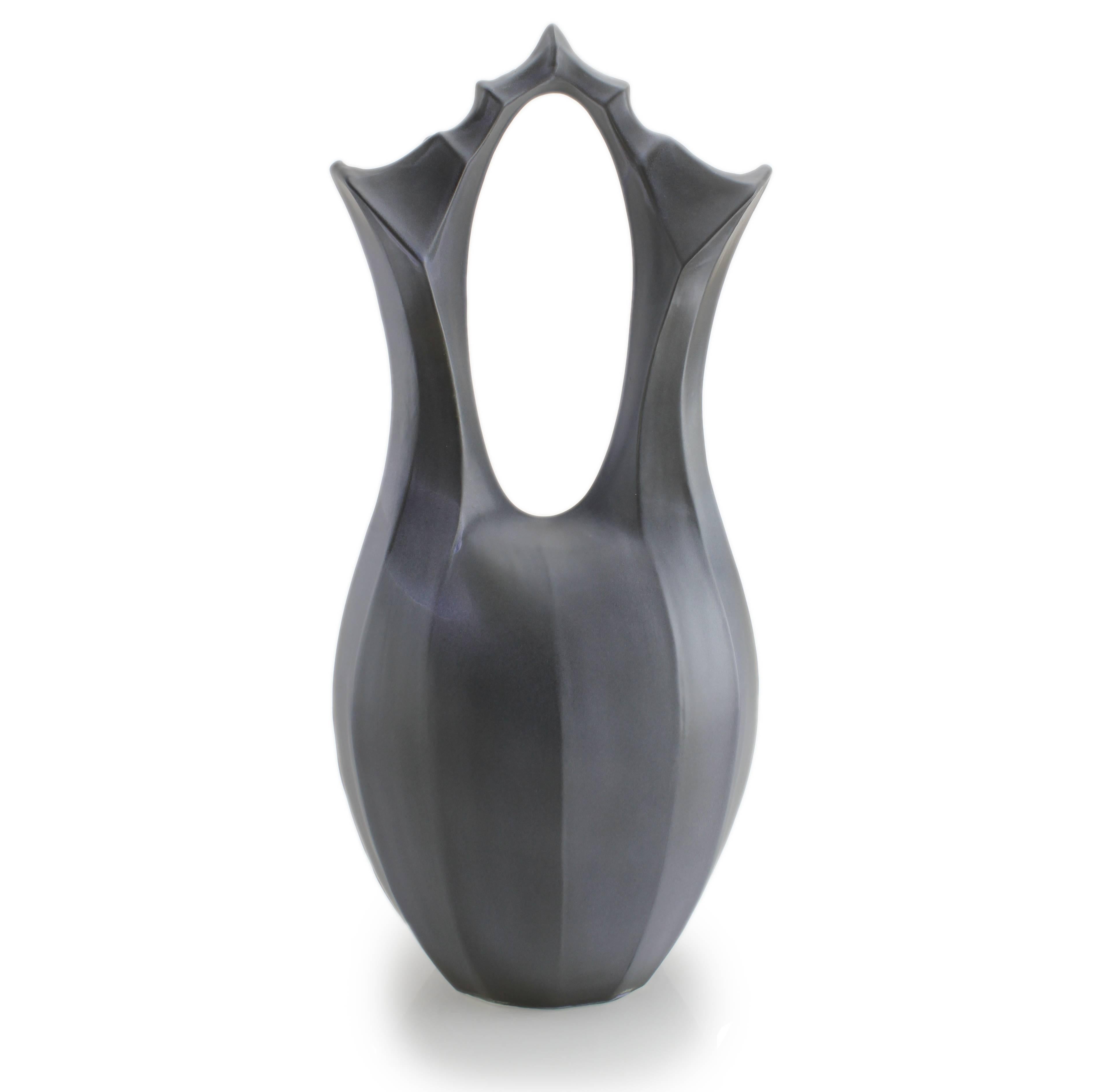 Stirrup Vase Large Black Vase Modern Contemporary Glazed Porcelain (Moderne) im Angebot