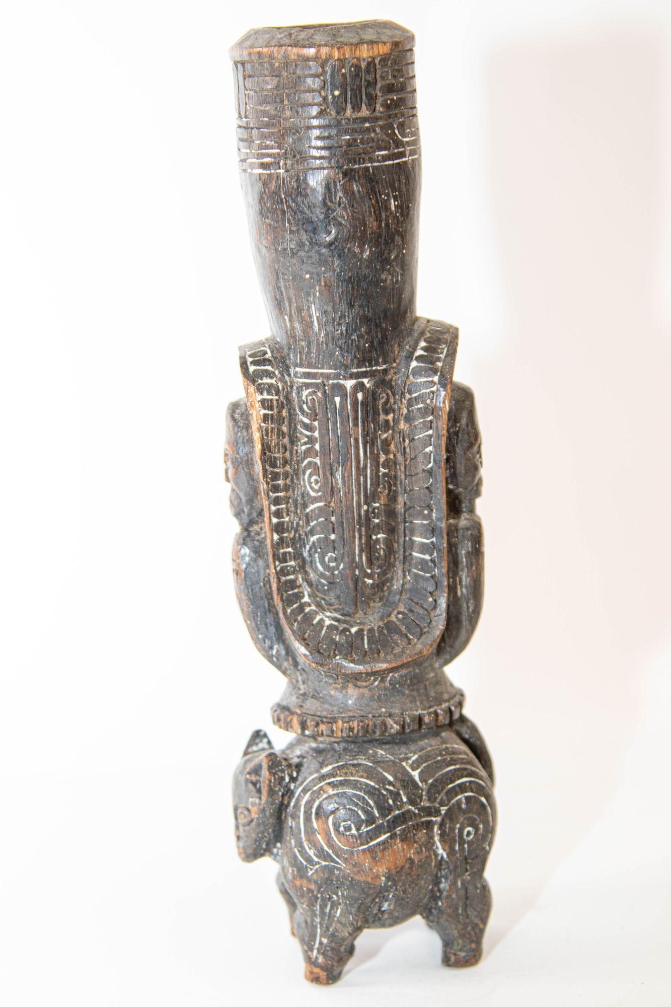 Stirrup Vessel Wood Hand- Carved Massim People Papua New Guinea For Sale 5