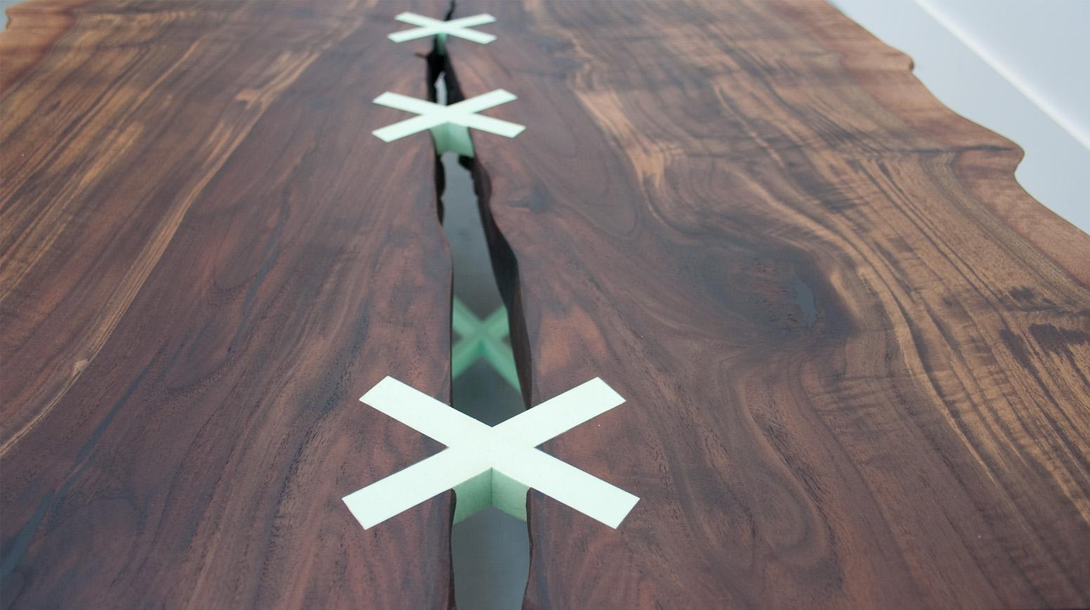 Table basse Stitch by Stitch en noyer en vente 7