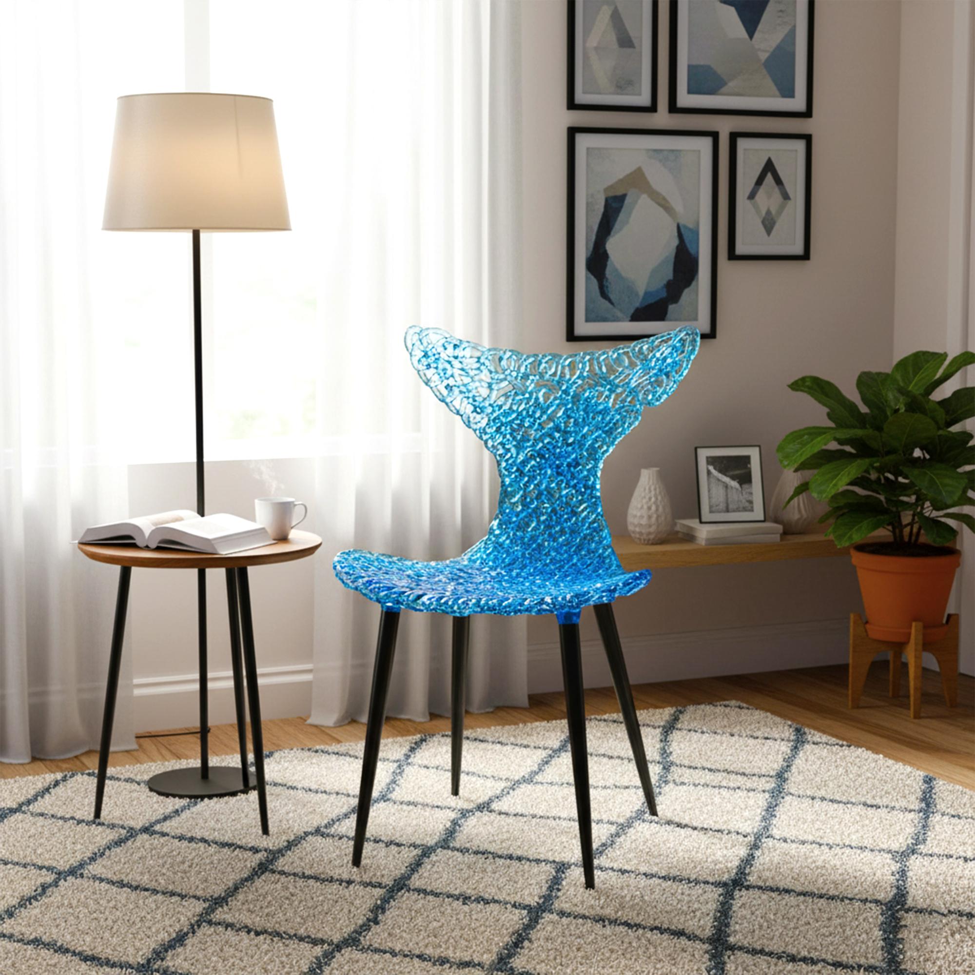 Innovativer Stuhl - Fließendes Design mit Lichtreflexen und kräftigen Farboptionen (21. Jahrhundert und zeitgenössisch) im Angebot