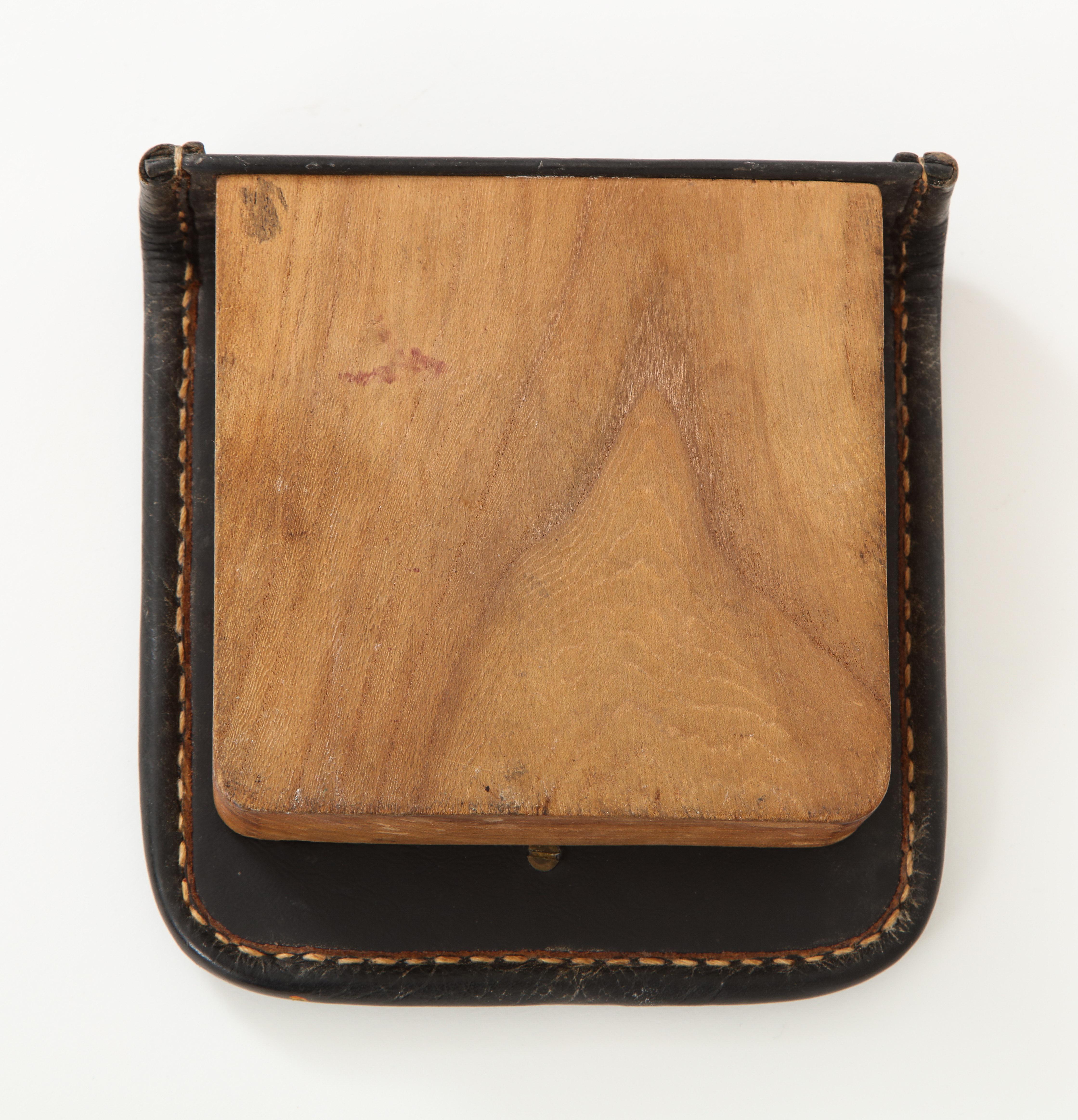 Caja de piel cosida de Jacques Adnet mediados del siglo XX en venta