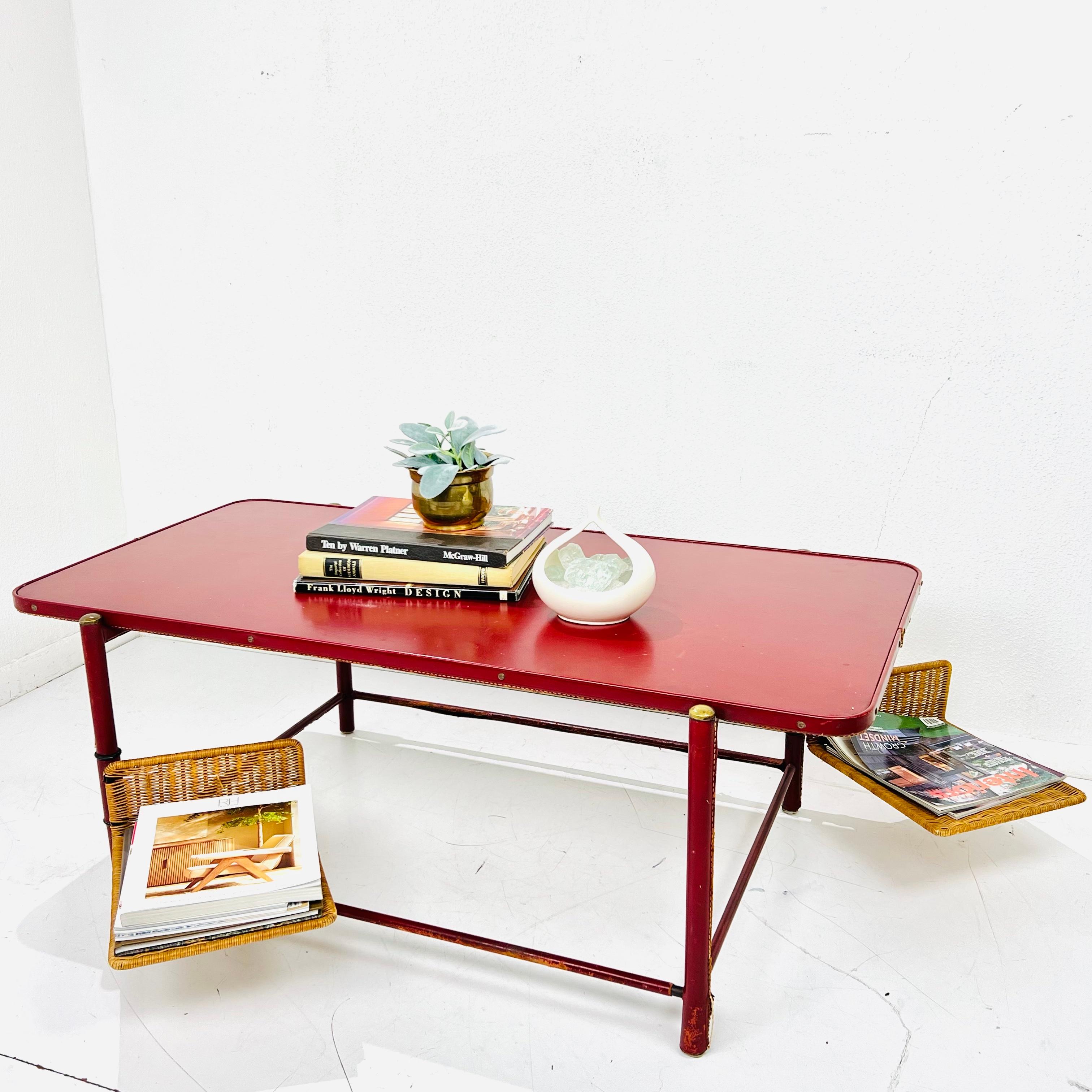 Cuir Table basse cousue dans le style de Jacques Adnet en vente