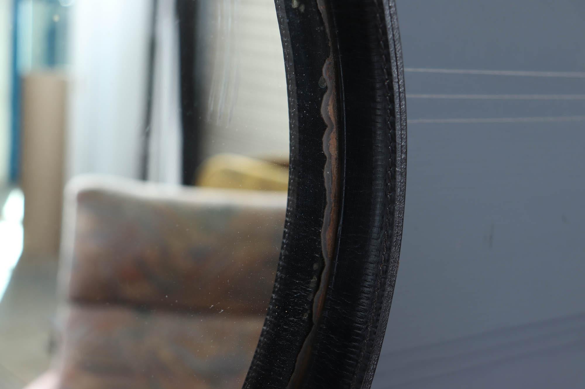 Specchio in pelle Stitch by Jacques Adnet in vendita 4