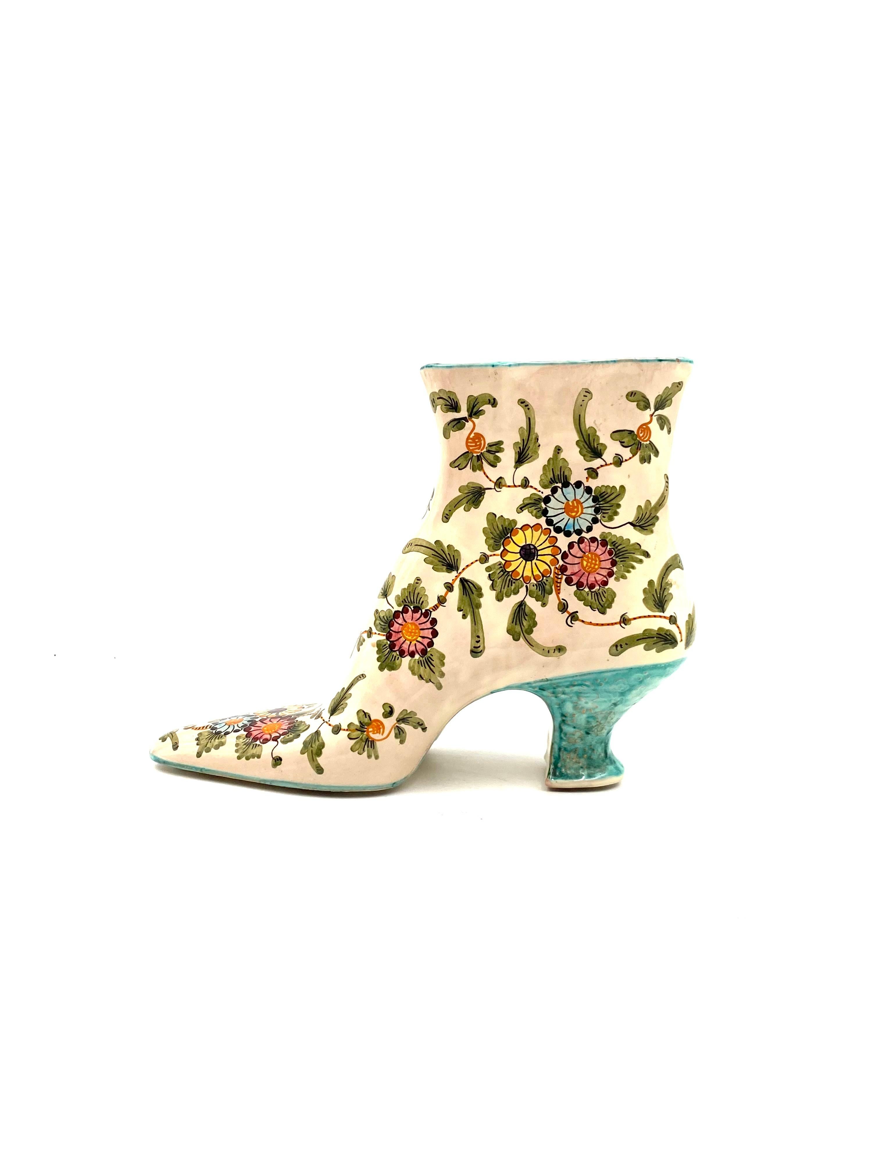 “Stivaletto” Ceramic sculpture

Manifattura Minghetti, Bologna Italy, 1950s

Decorated with “Tacchiolo” pattern on a cream ground, heel with floral decoration in relief

Marked 'Minghetti/Bologna/Italy' on the base.

Measures : H 19 cm

27