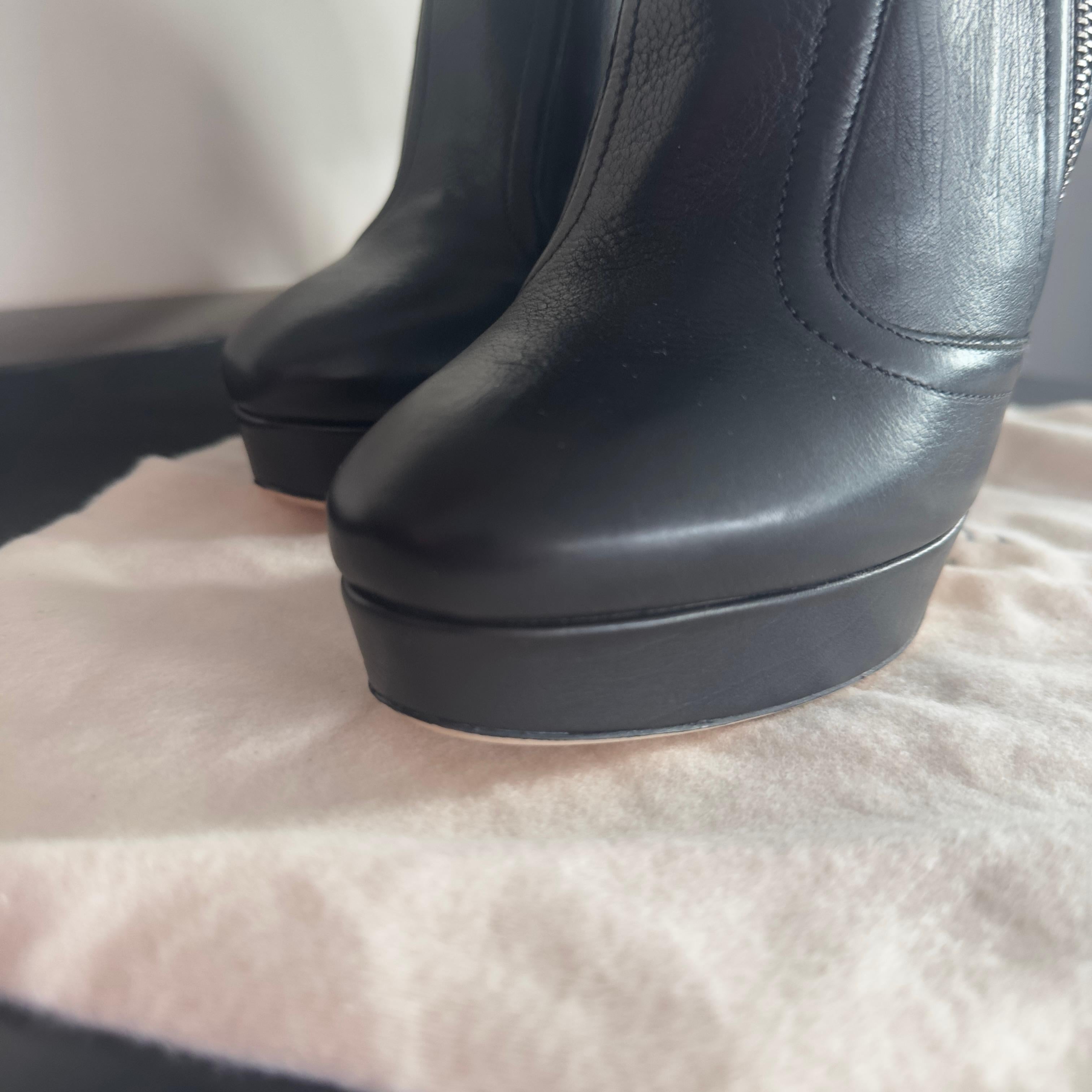 Jimmy Choo Stiefelette n39 wie neu im Zustand „Neu“ im Angebot in Basaluzzo, IT