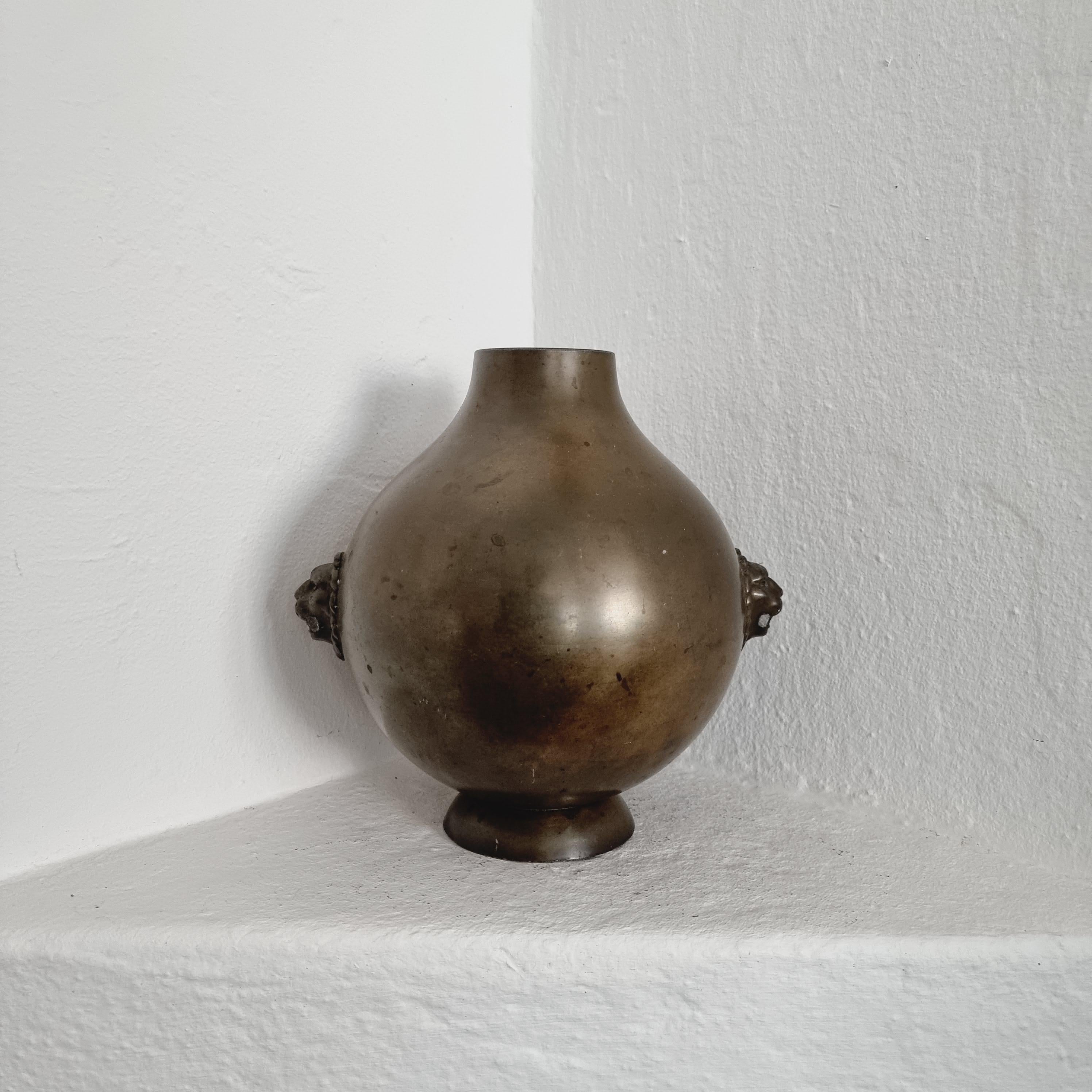 Suédois Stjärnmetall, vase en métal patiné par Gunnar Åkerlind, Swedish Grace en vente