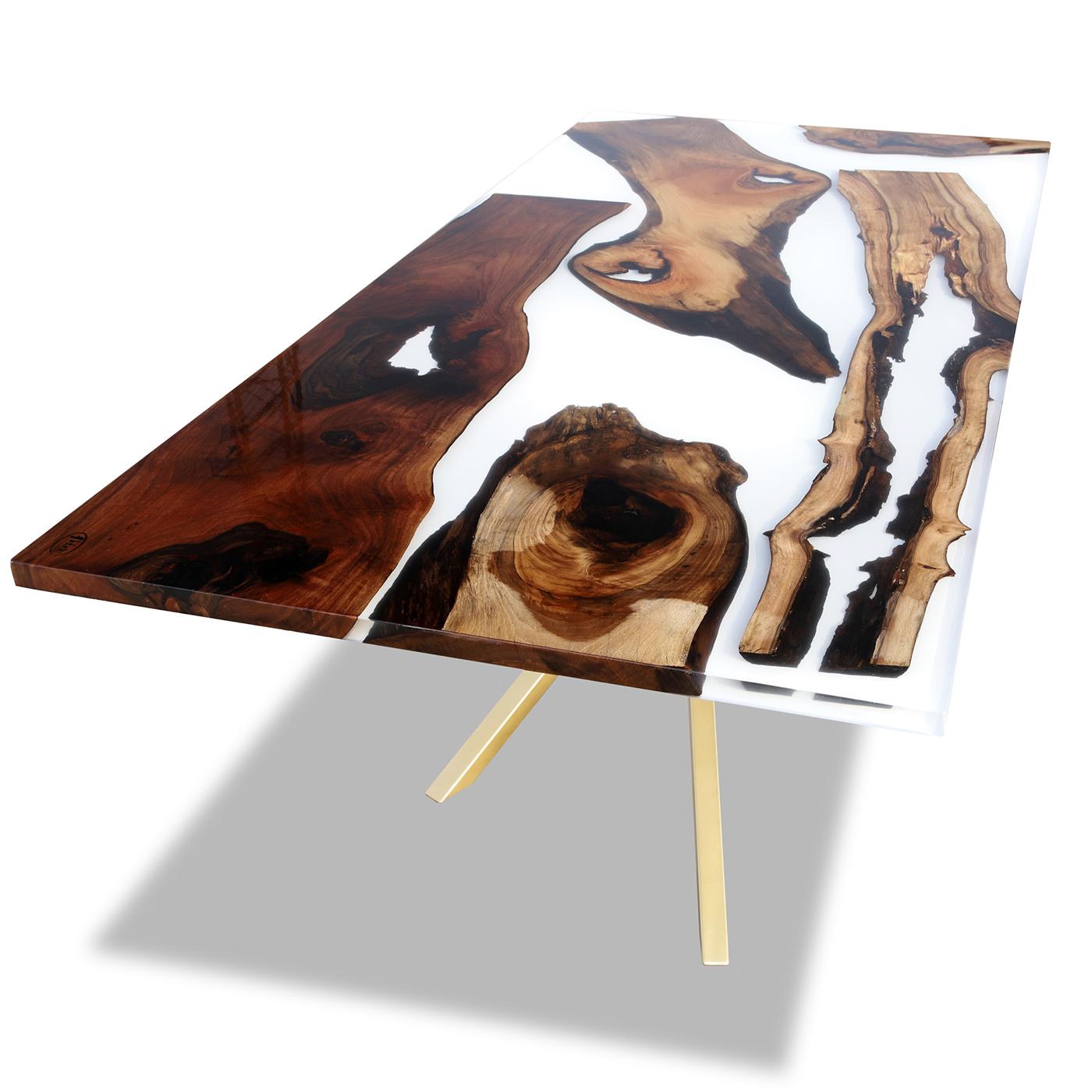 This original table was built by putting together several genuine walnut elements (also available in olive or chestnut) incorporated in transparent resin. Often a light blue shade is required which better resembles the image of the Stockholm cliff
