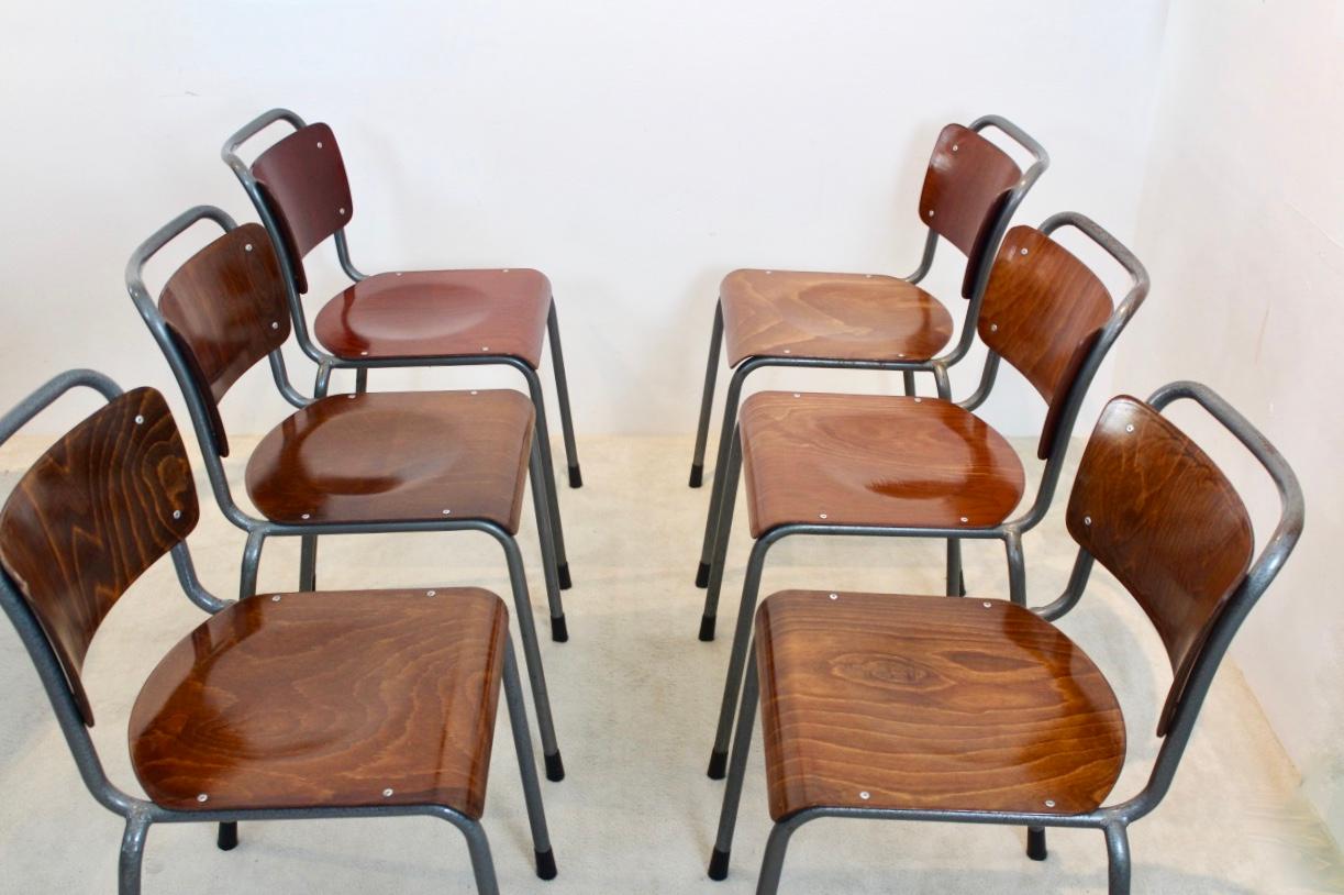 Stock of ‘TH-Delft’ Industrial Plywood Chairs by W.H. Gispen, 1952 In Good Condition In Voorburg, NL