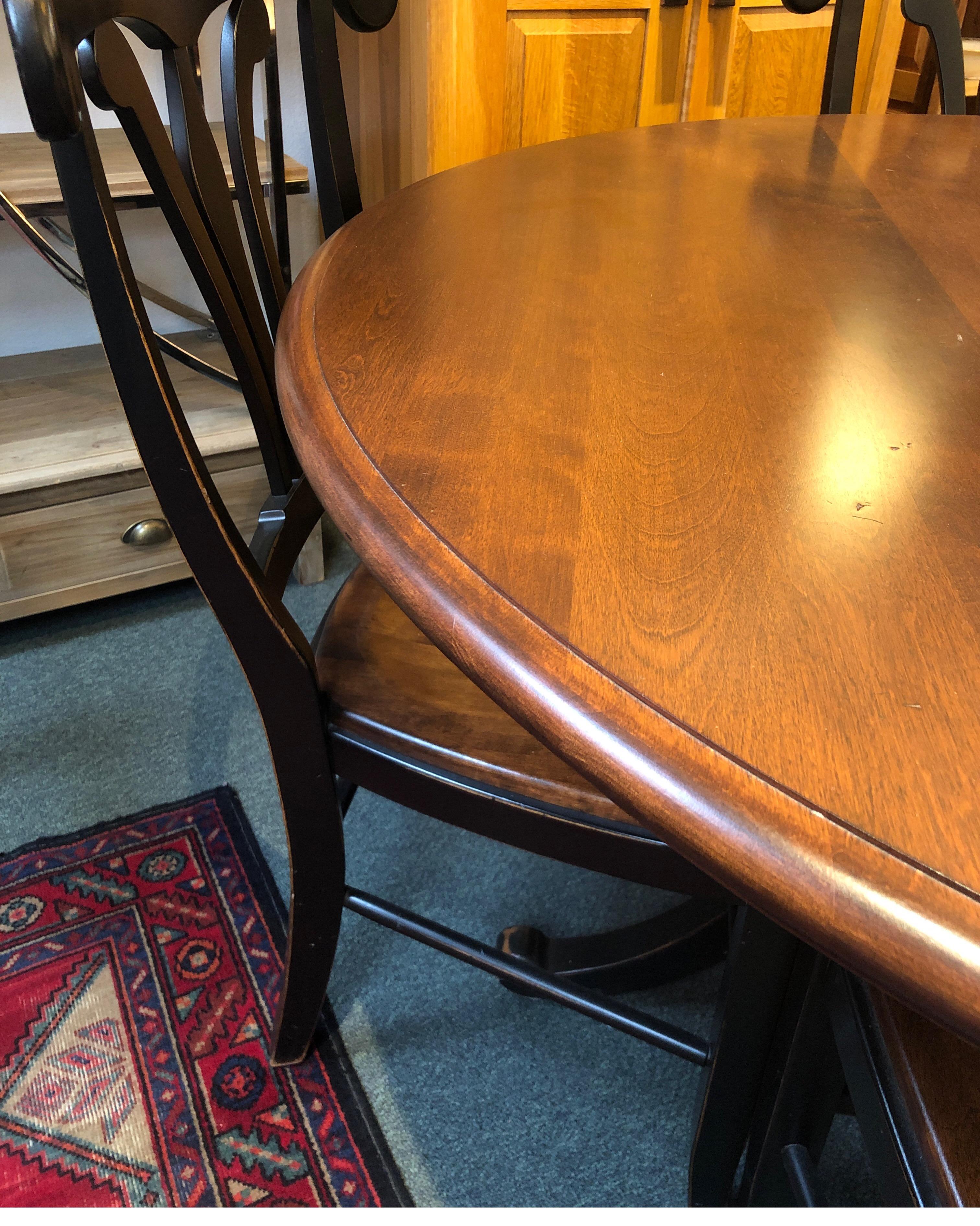 Stockbridge Pedestal Dining Table and 4 Country Manor Dining Chairs For Sale 6