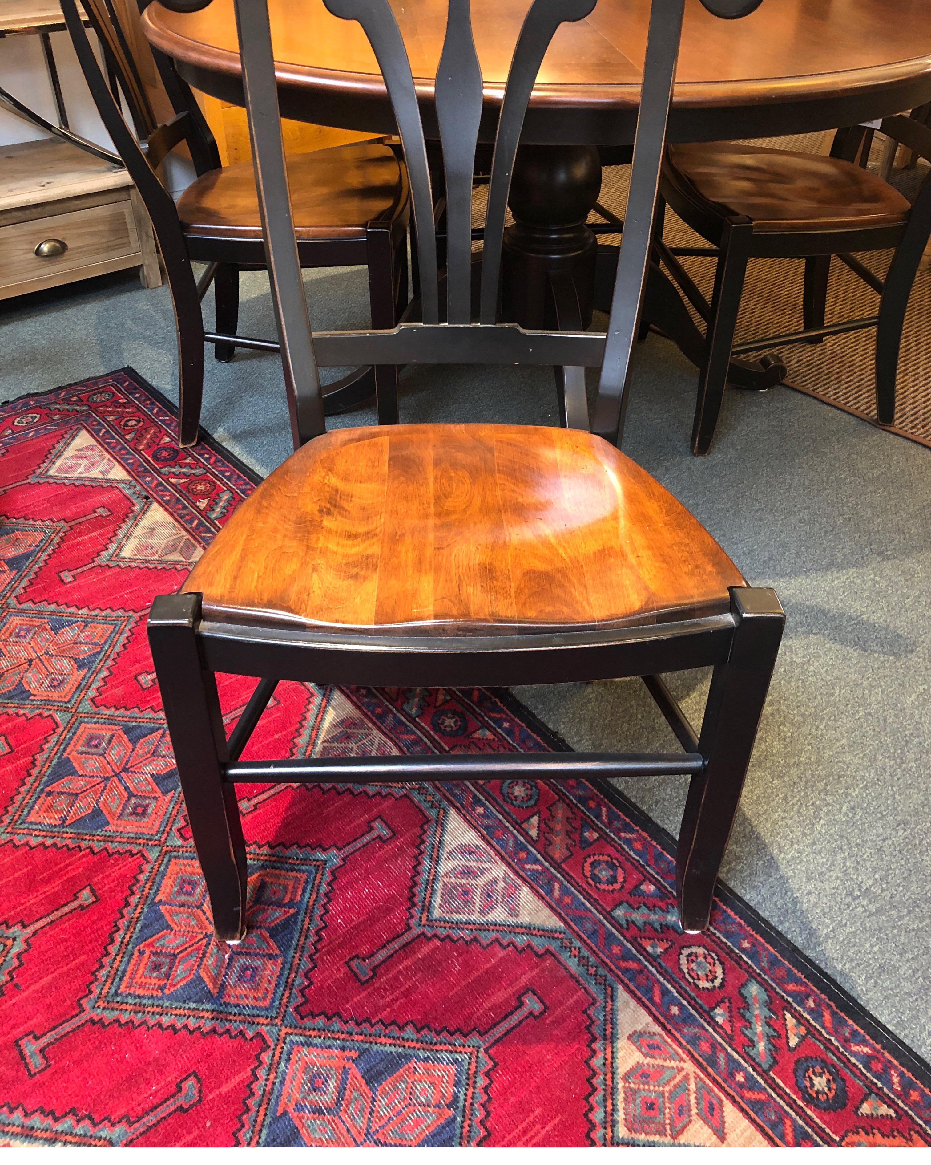 Stockbridge Pedestal Dining Table and 4 Country Manor Dining Chairs For Sale 7