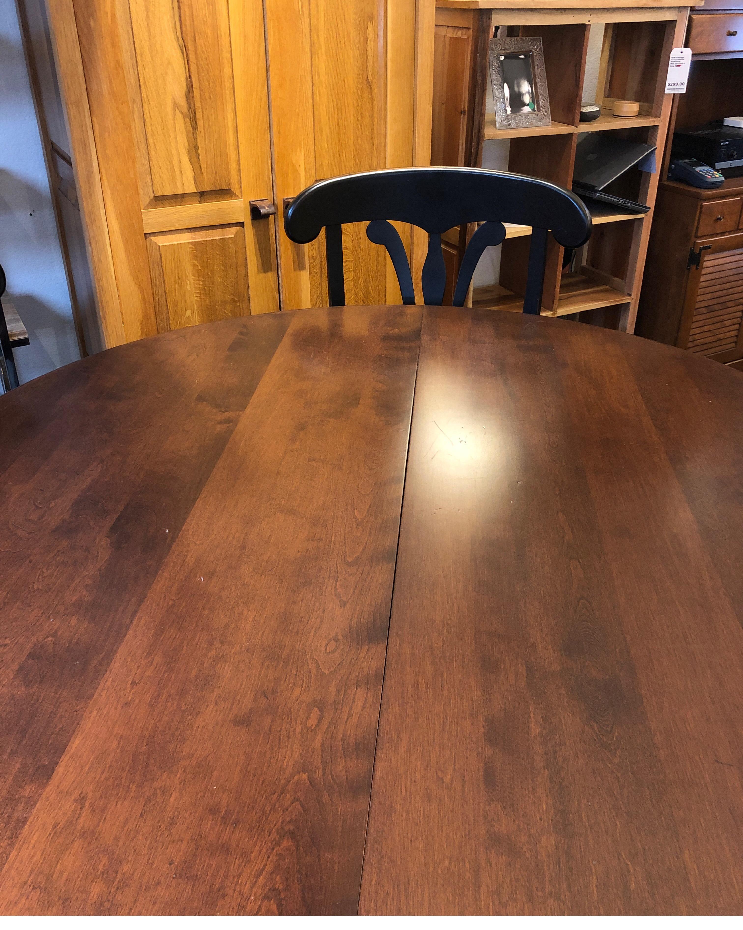 Stockbridge Pedestal Dining Table and 4 Country Manor Dining Chairs For Sale 8