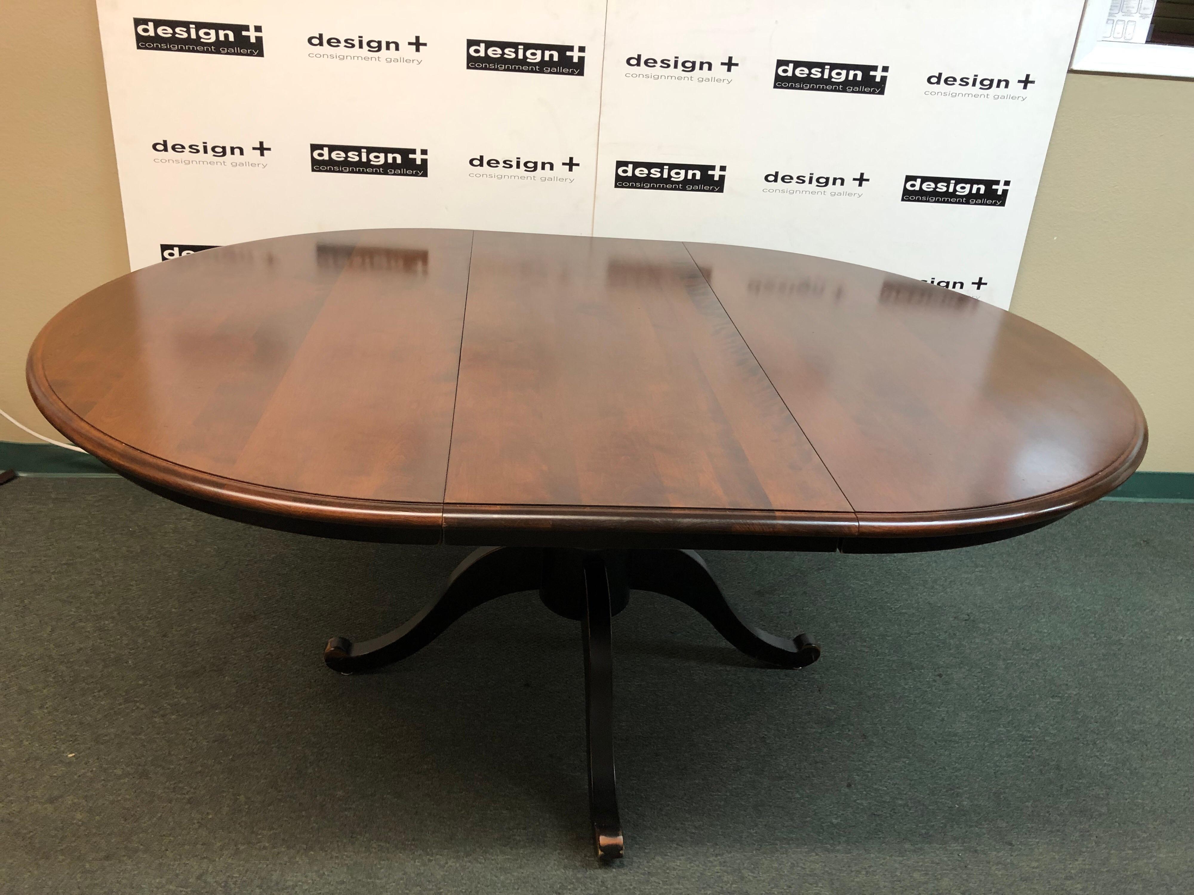 Stockbridge Pedestal Dining Table and 4 Country Manor Dining Chairs For Sale 1