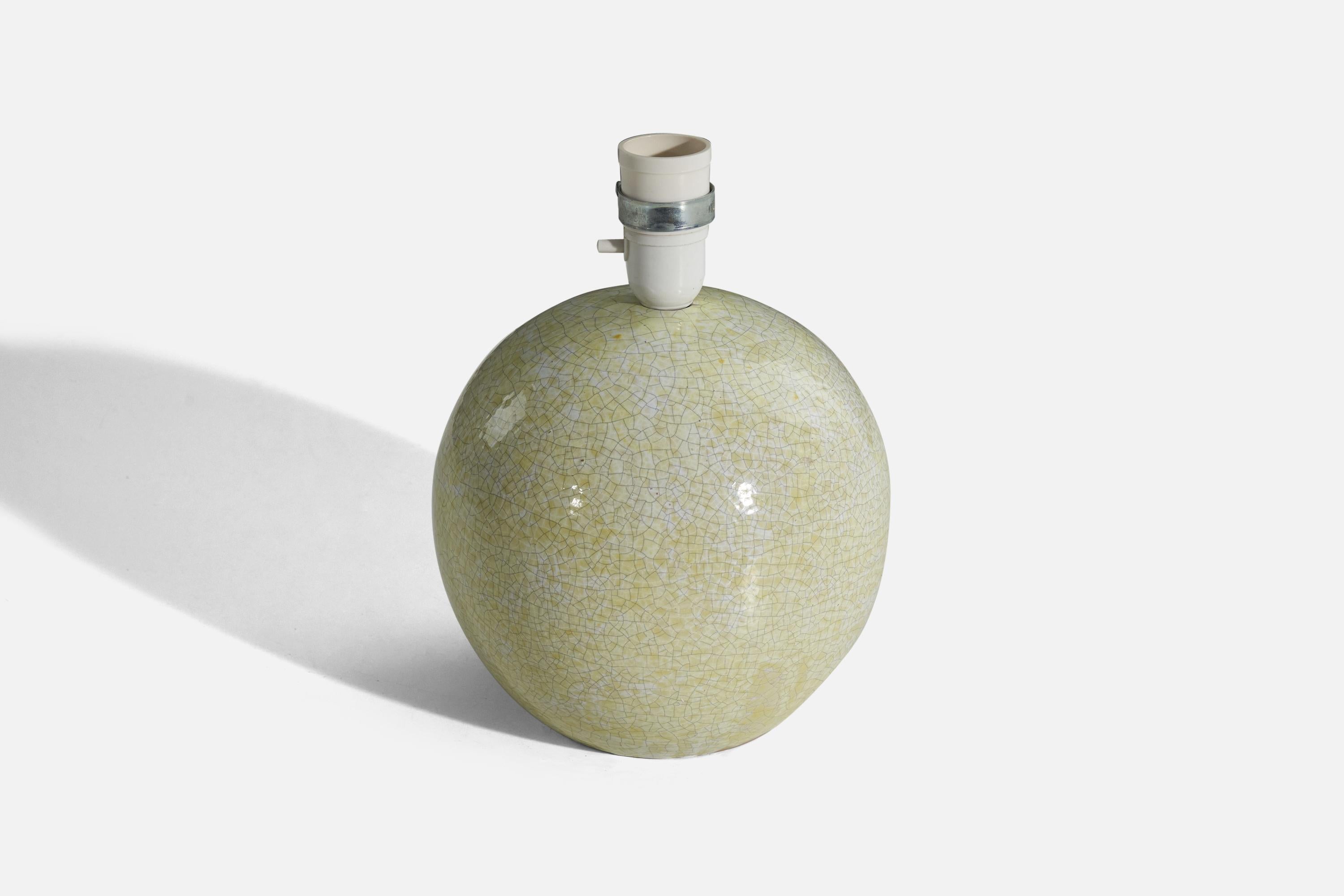 Stockholm Stockholms Keramik, Tischlampe, hellgrünes Steingut, Schweden, ca. 1930er Jahre im Zustand „Gut“ im Angebot in High Point, NC