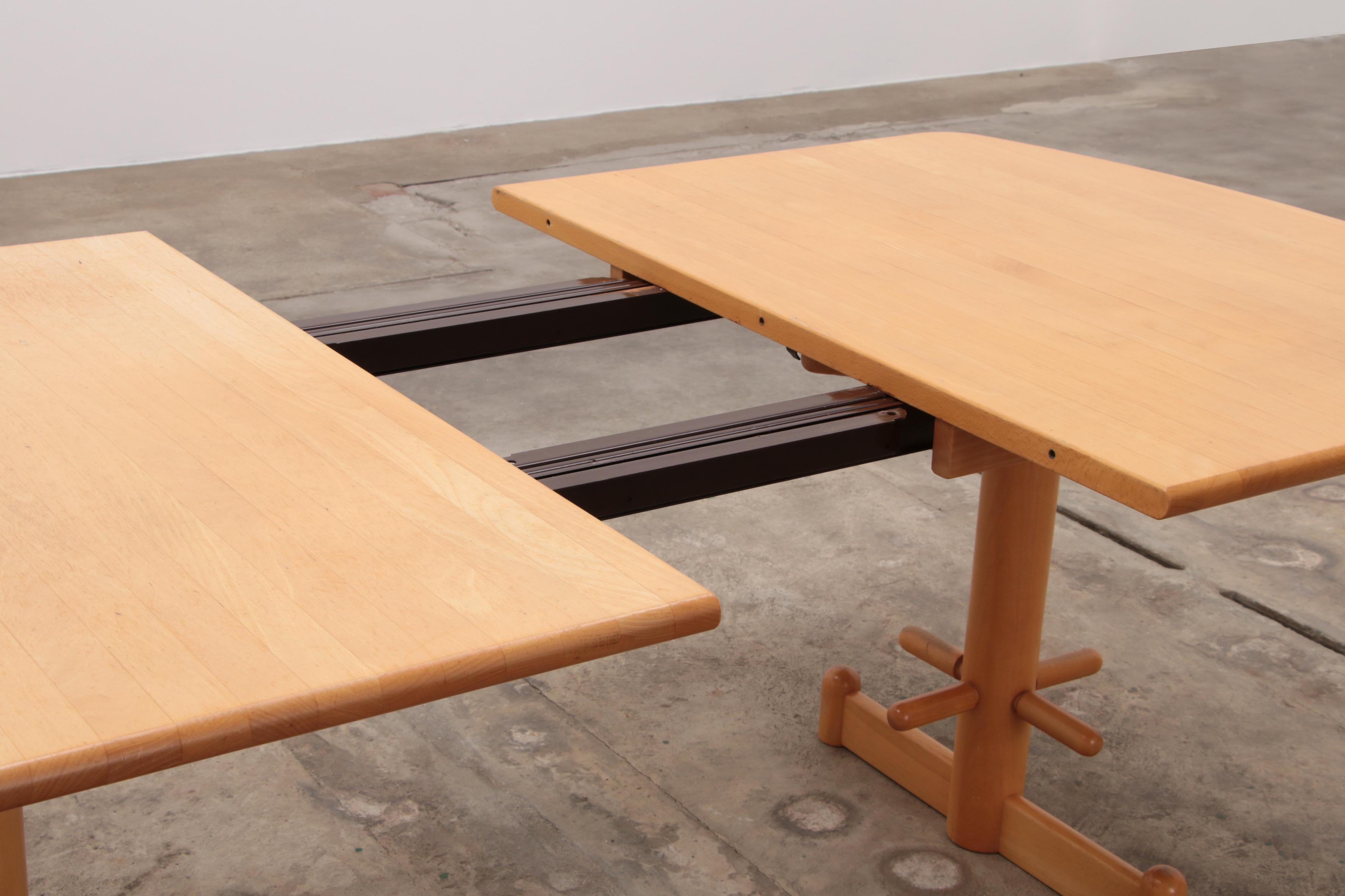 Stokke Esszimmer-Tisch mit 8 Stühlen, entworfen von Peter Opsvik, 1990 im Angebot 9