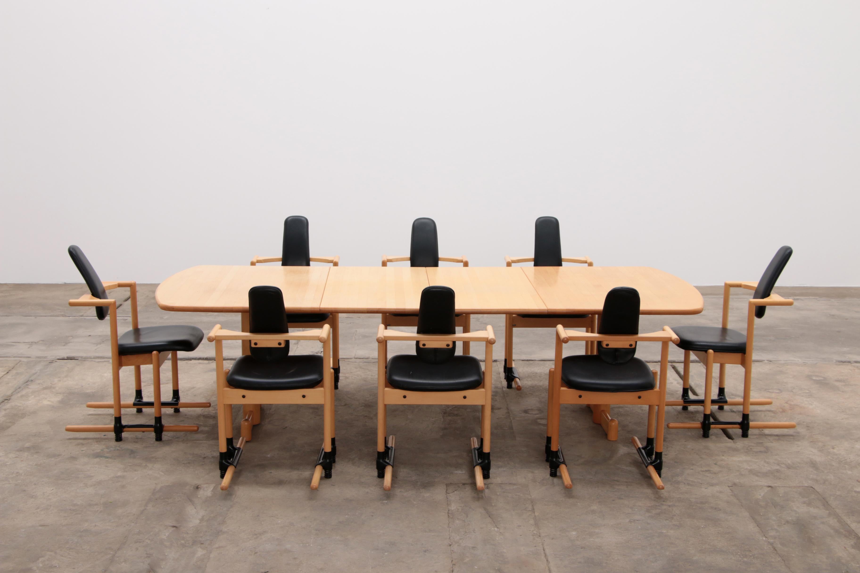 Stokke Esszimmer-Tisch mit 8 Stühlen, entworfen von Peter Opsvik, 1990 (Ende des 20. Jahrhunderts) im Angebot