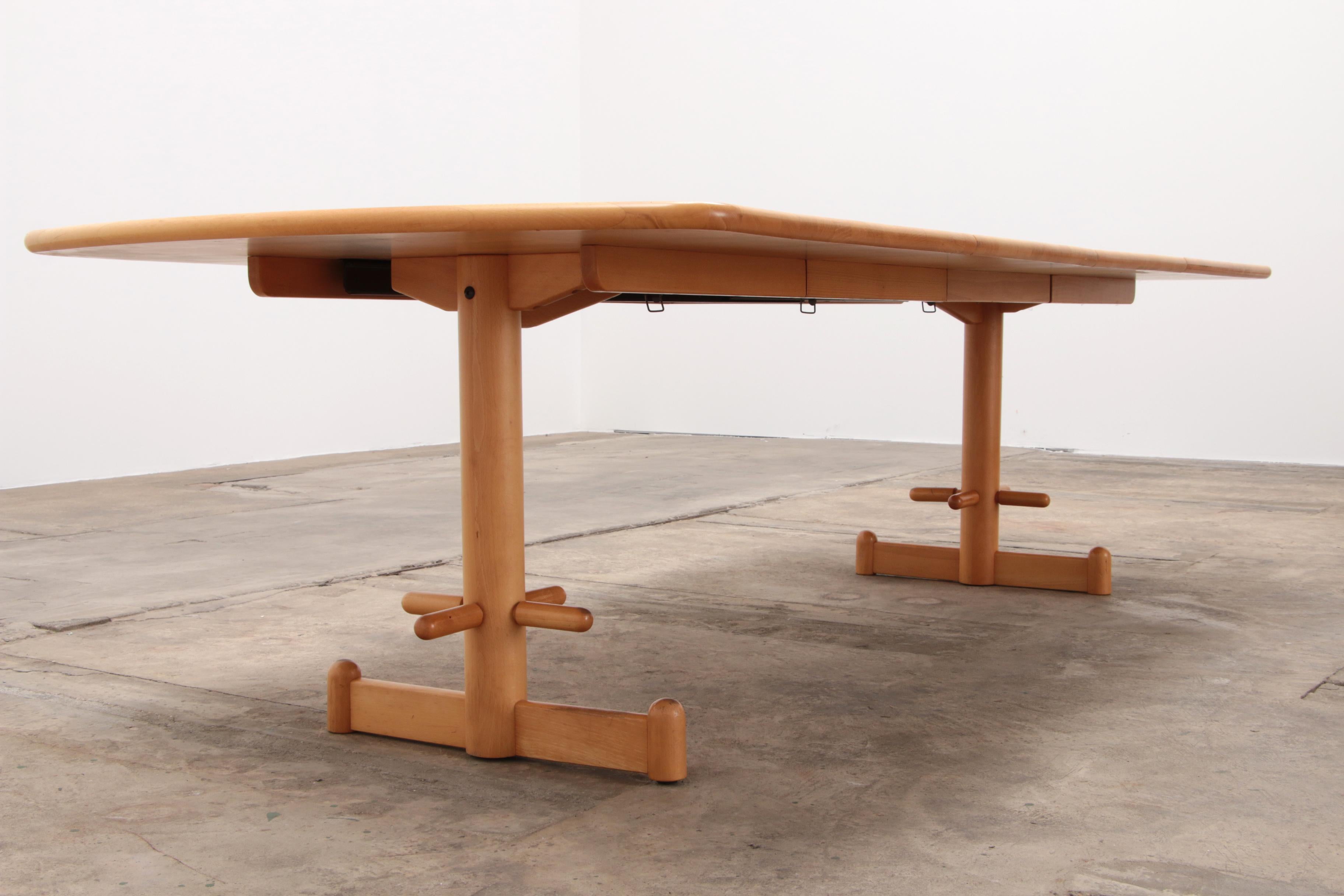 Juego de comedor Stokke Mesa grande con 8 sillas Diseño Peter Opsvik, 1990 en venta 1