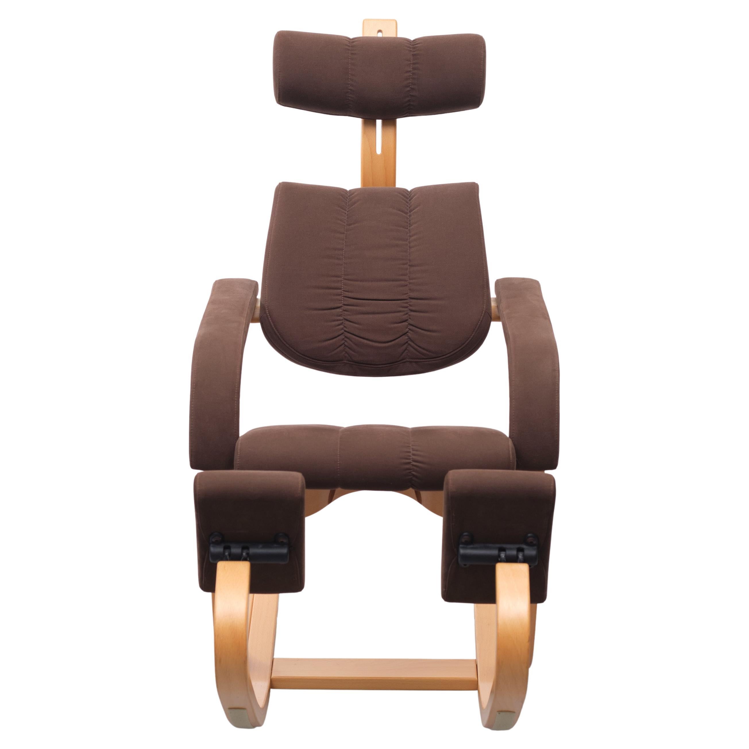 This is the Duo Balance chair by Peter Opsvik, with original label shown in a picture, a Norwegian industrial designer best known for his innovative and ergonomic chairs. Duo’s angle is adjusted by the body’s movements and users can switch between a