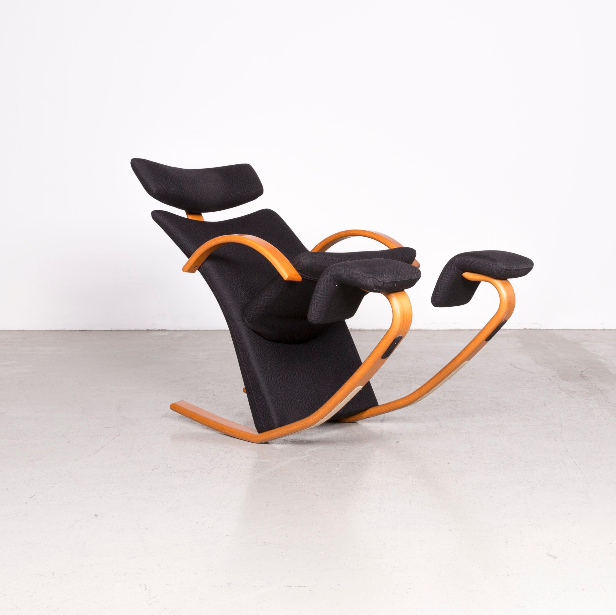 XXIe siècle et contemporain Fauteuil à bascule Stokke Gravity Balans en tissu noir de Peter en vente