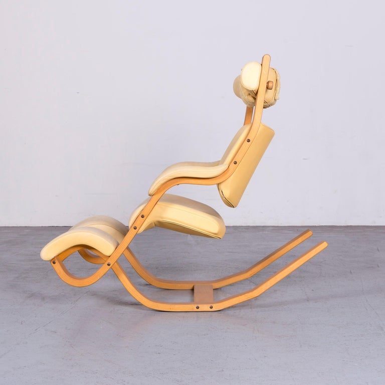 Stokke Gravity Balans Designer Leather Chair Rocking Chair Crème For