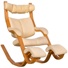 Stokke Gravity Balans Designer Leather Chair Rocking Chair Crème