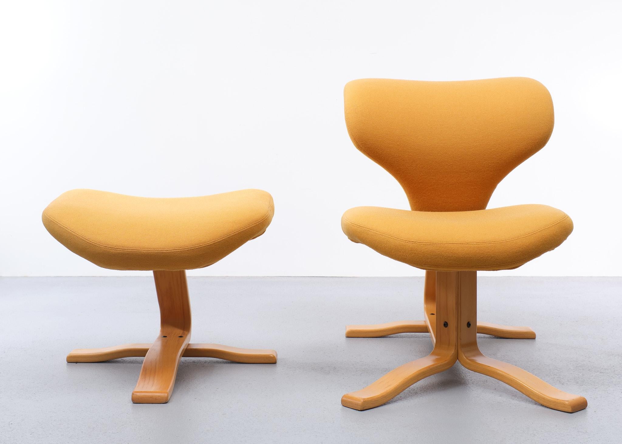 Stokke Lounge chair and Ottoman  Peter Opsvik Norway 1970s In Good Condition In Den Haag, NL