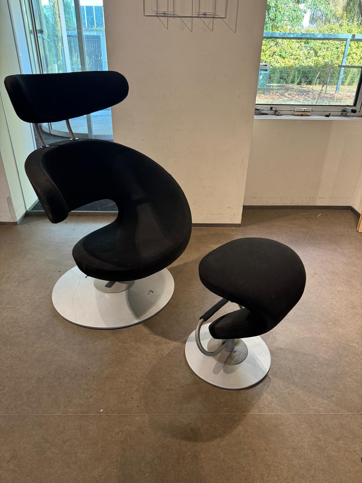 Stokke Variér Peel Sessel + Fußhocker (Organische Moderne) im Angebot