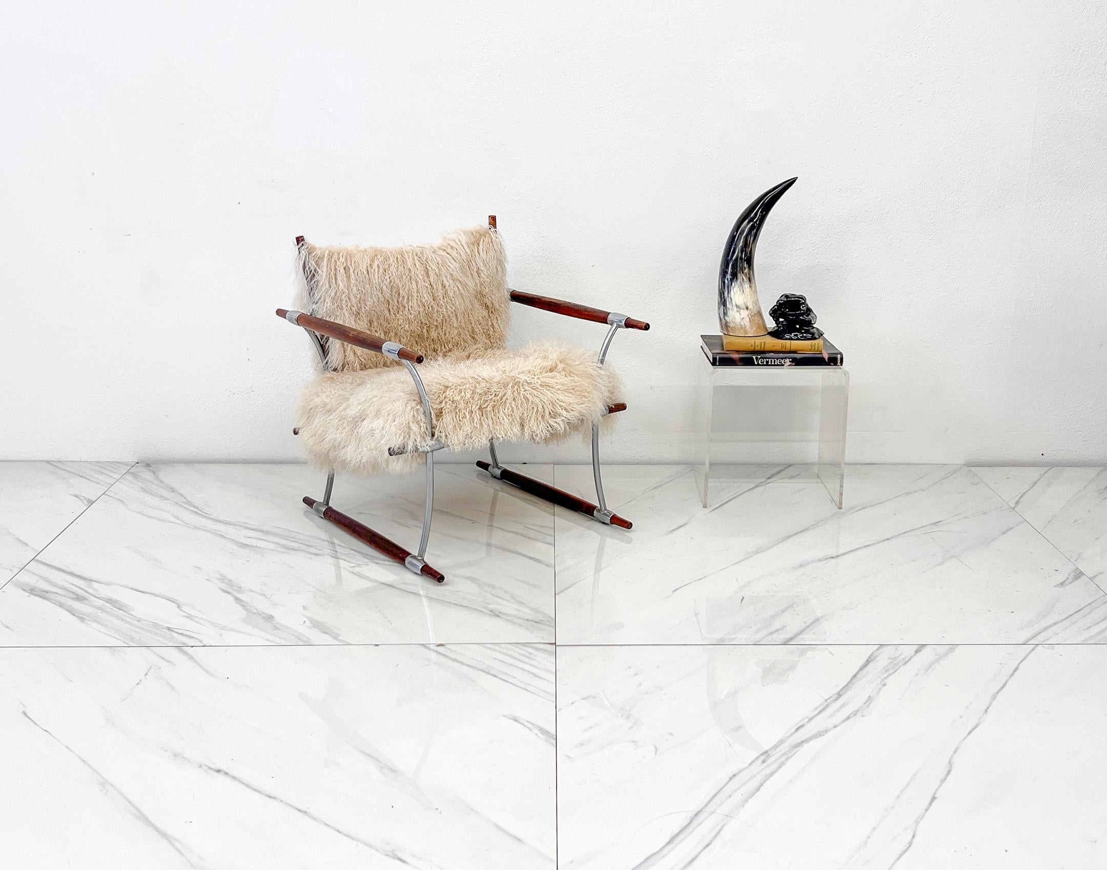 Disegnata da Jens Quistgaard (il genio di Dansk) per Nissen Langaa, questa Stokkestol (sedia a bastone) ultra-scultorea degli anni '60 o semplice Stokke Chair è il tipo di pezzo che ferma i collezionisti a metà strada. I binari in palissandro sono