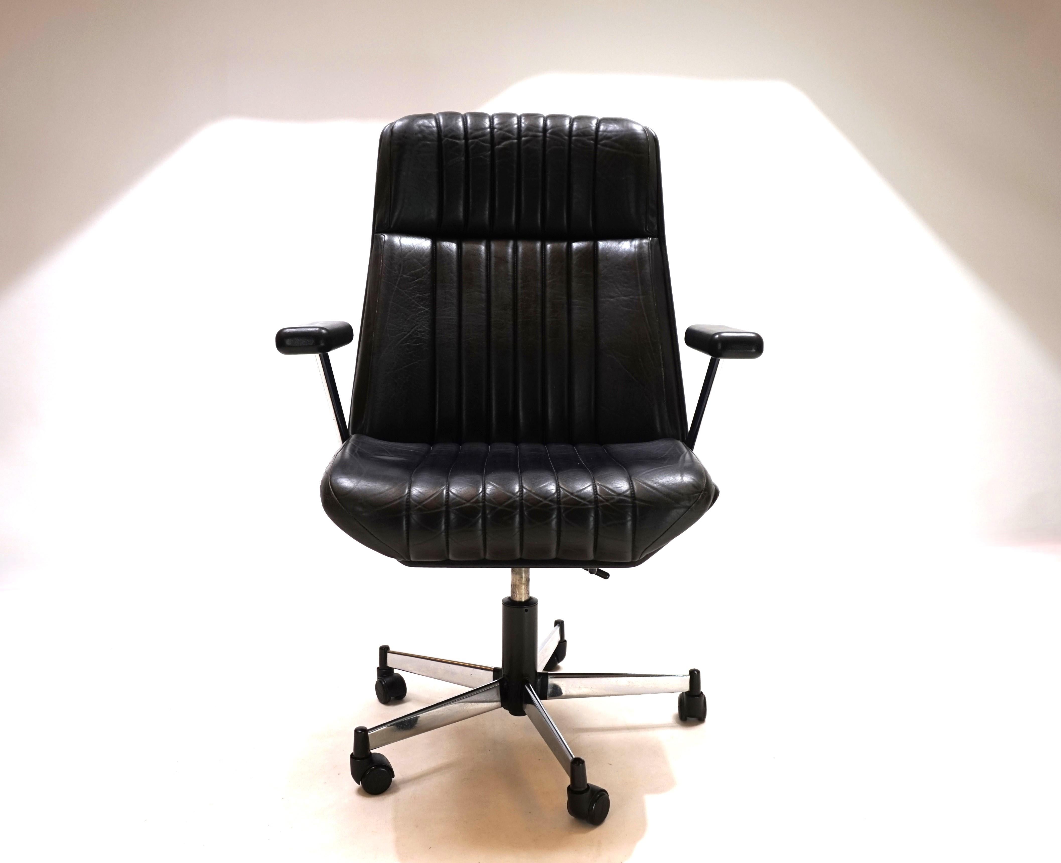 Late 20th Century Stoll Giroflex 7014 leather office chair