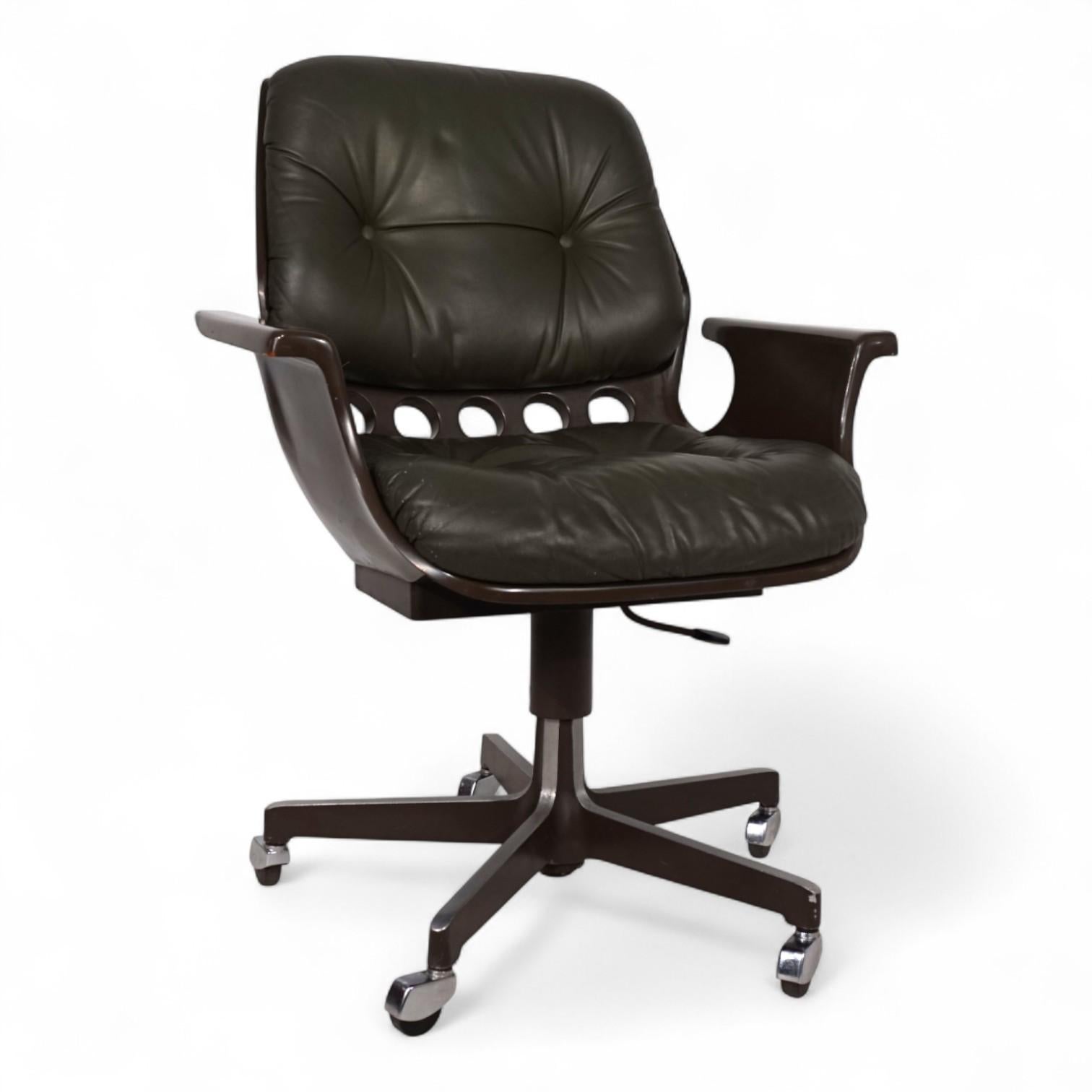 Stoll Giroflex 7112 Space Age Bürostuhl aus Leder von Martin Stoll, 1970 im Angebot 8