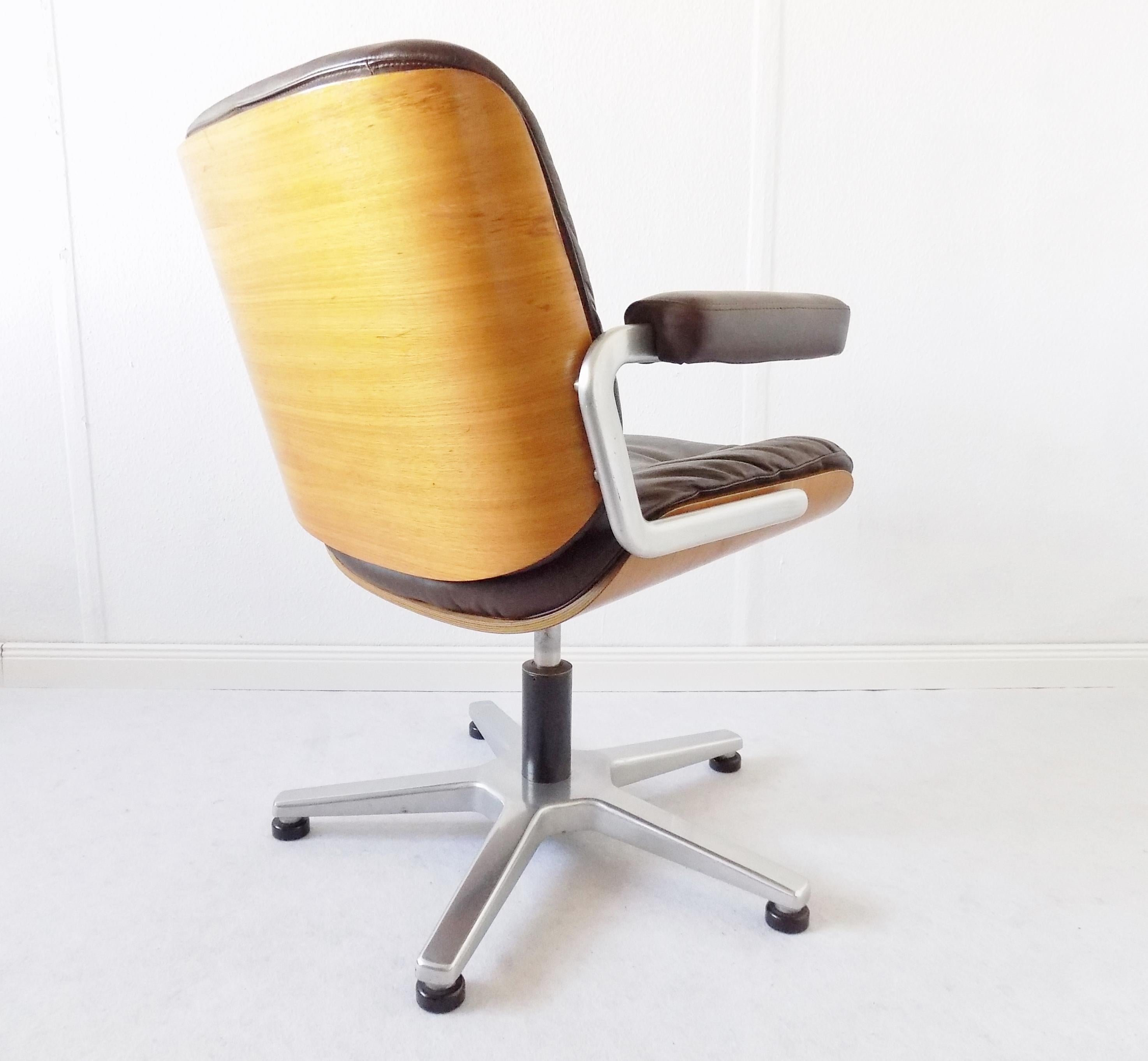Stoll Giroflex Leather Office Chair by Karl Ditter, Mid-Century Modern, Swivel In Good Condition For Sale In Ludwigslust, Mecklenburg-Vorpommern