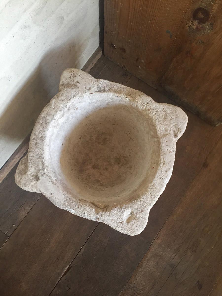 Stone 17th Century Mortar In Good Condition For Sale In Vosselaar, BE