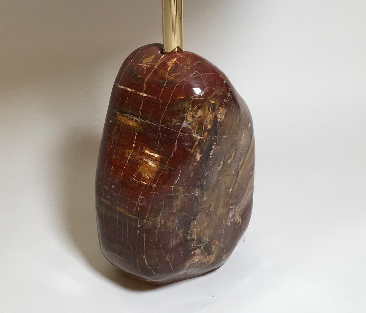 Guéridon de l'âge de pierre avec structure en laiton et base en pierre semi-précieuse Jaspe de Madagascar conçu par Studio Superego pour Superego Editions.
Taille du jaspe : H 40 cm x L 25 cm x P 18 cm 

Biographie
Les éditions Superego sont nées en